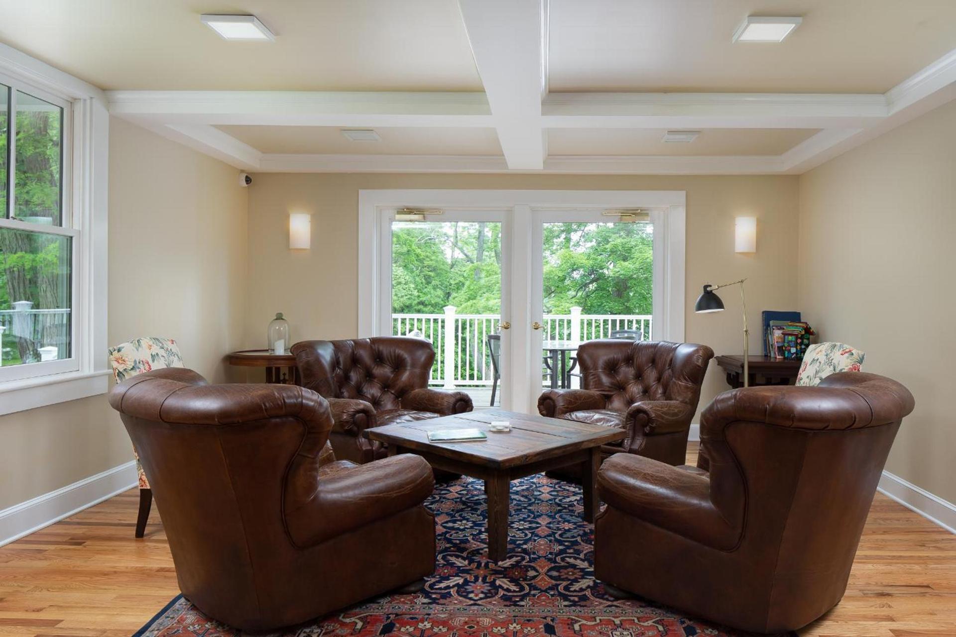 Lakehouse Inn photo 27