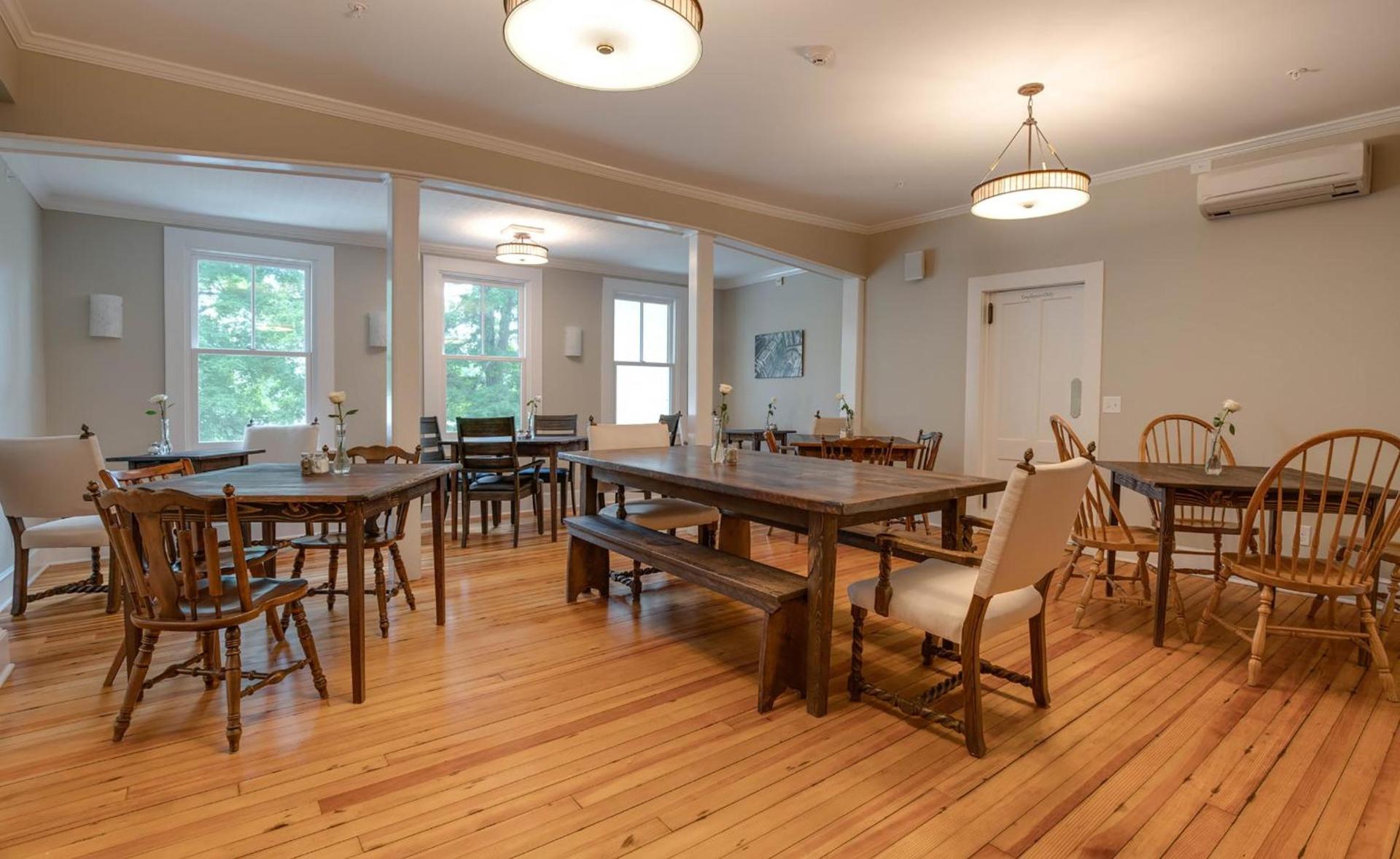 Lakehouse Inn photo 12