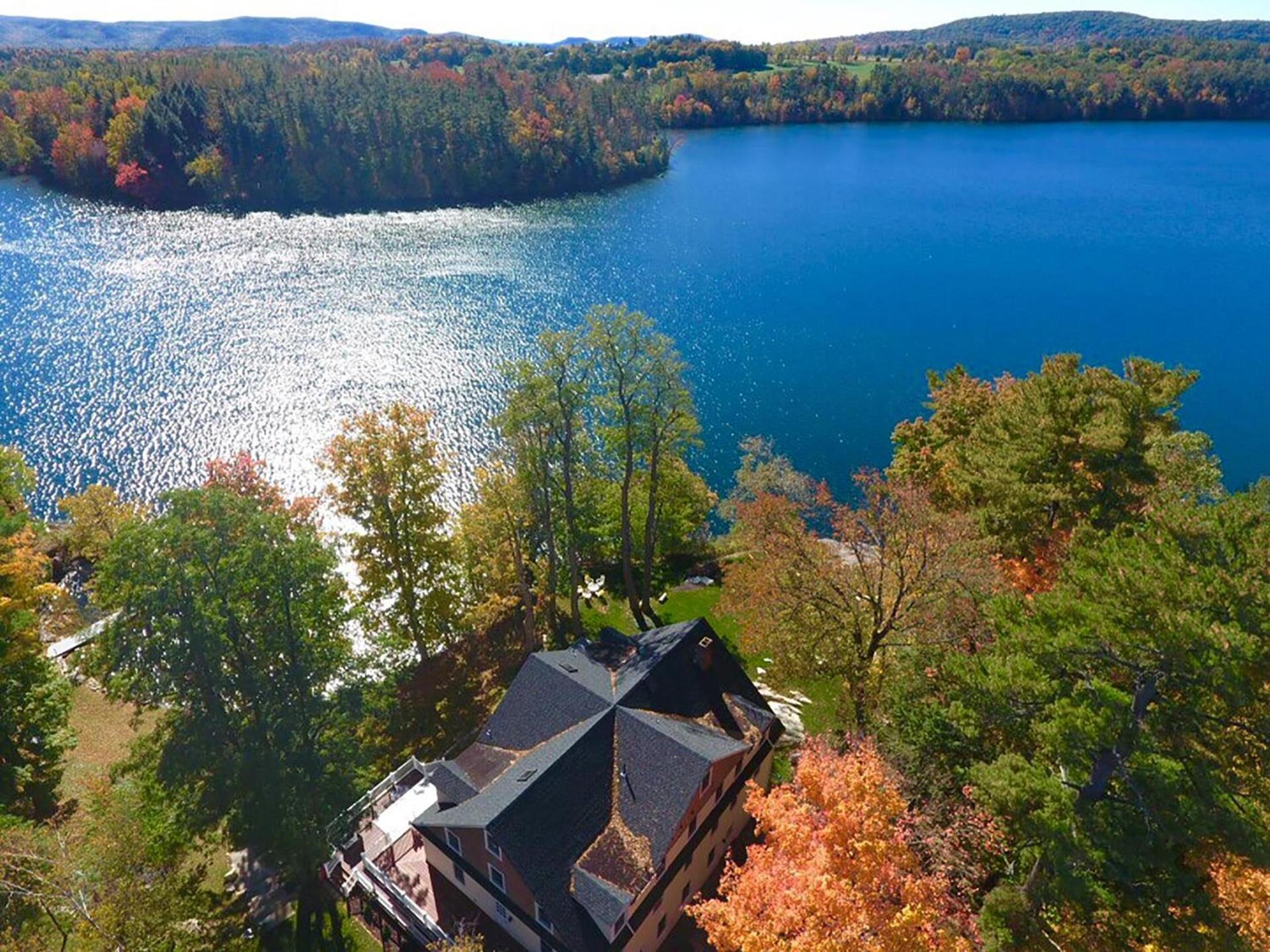 Lakehouse Inn photo 32