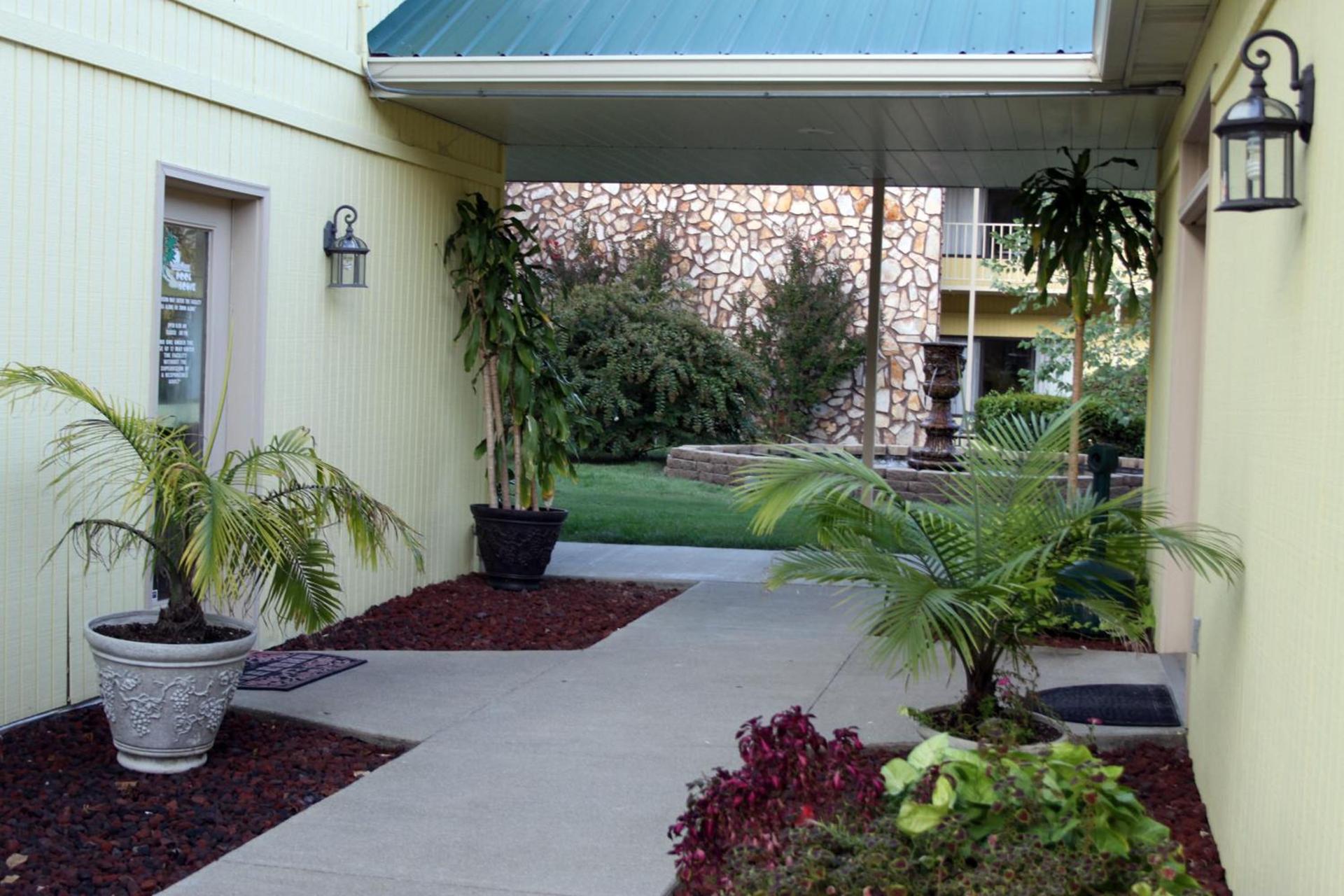 Golden Manor Inn & Suites photo 26