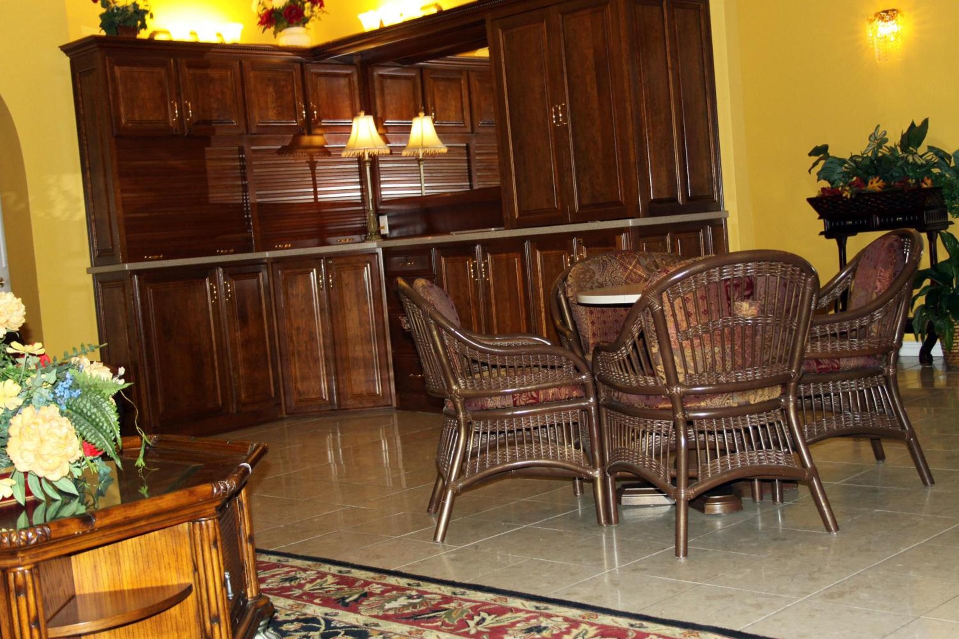 Golden Manor Inn & Suites photo 22