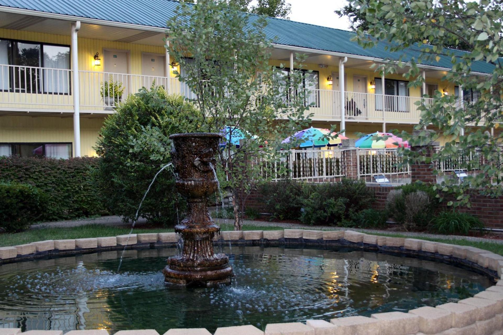 Golden Manor Inn & Suites photo 21