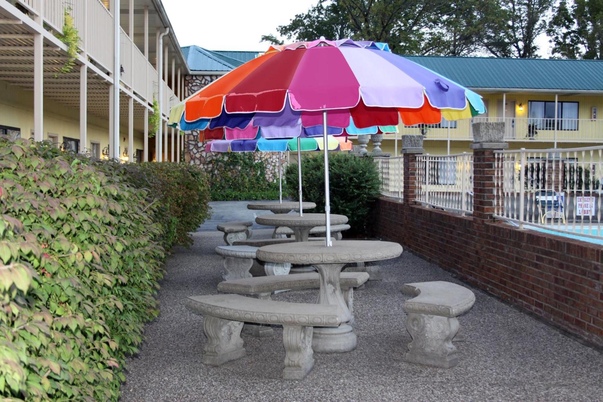 Golden Manor Inn & Suites photo 16