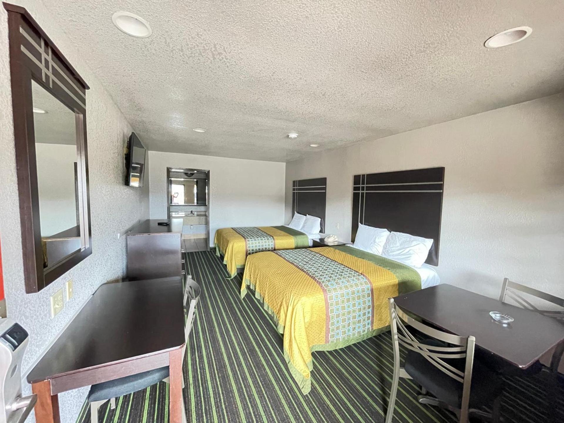REGENCY INN - CHANNELVIEW photo 32