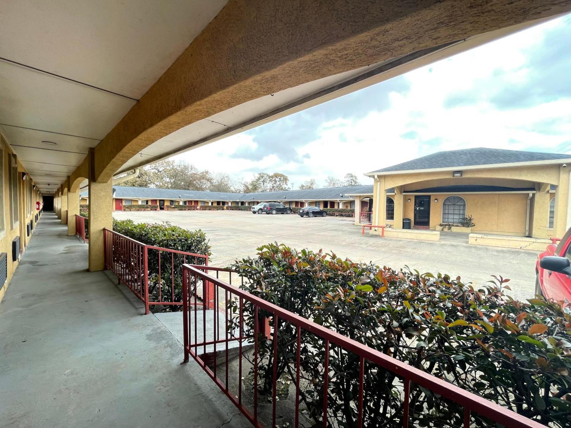 REGENCY INN - CHANNELVIEW photo 22