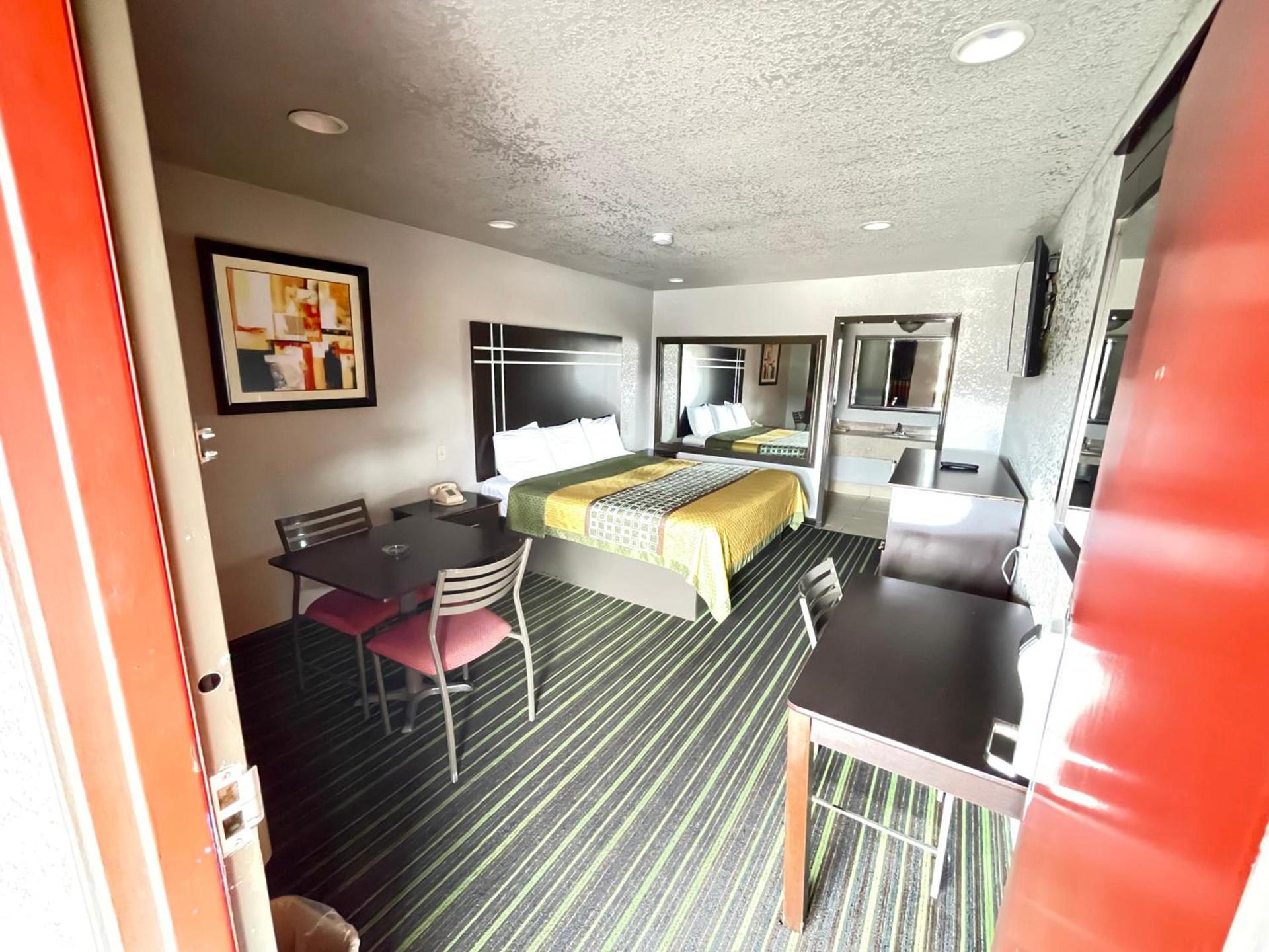 REGENCY INN - CHANNELVIEW photo 33