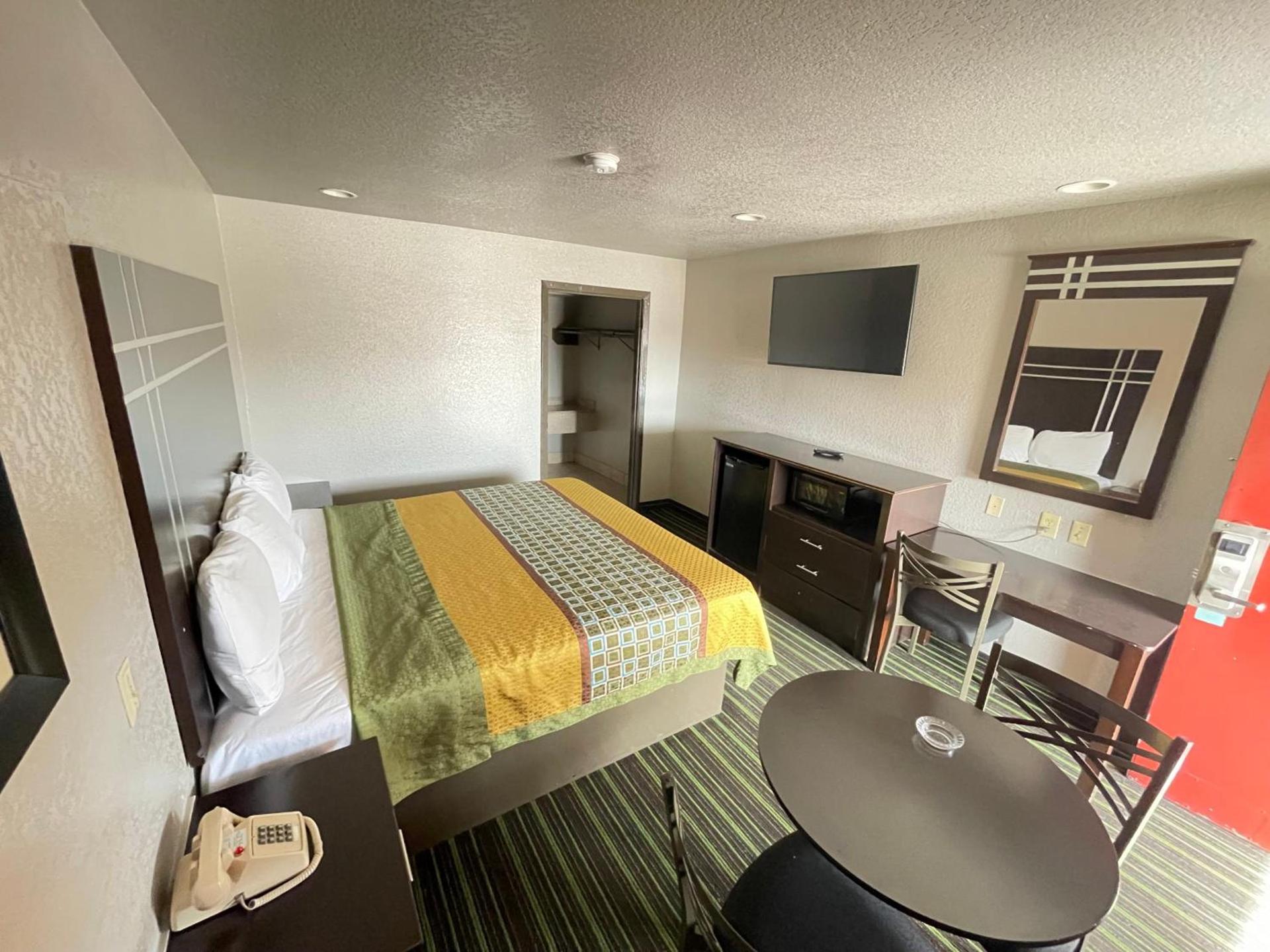 REGENCY INN - CHANNELVIEW photo 34