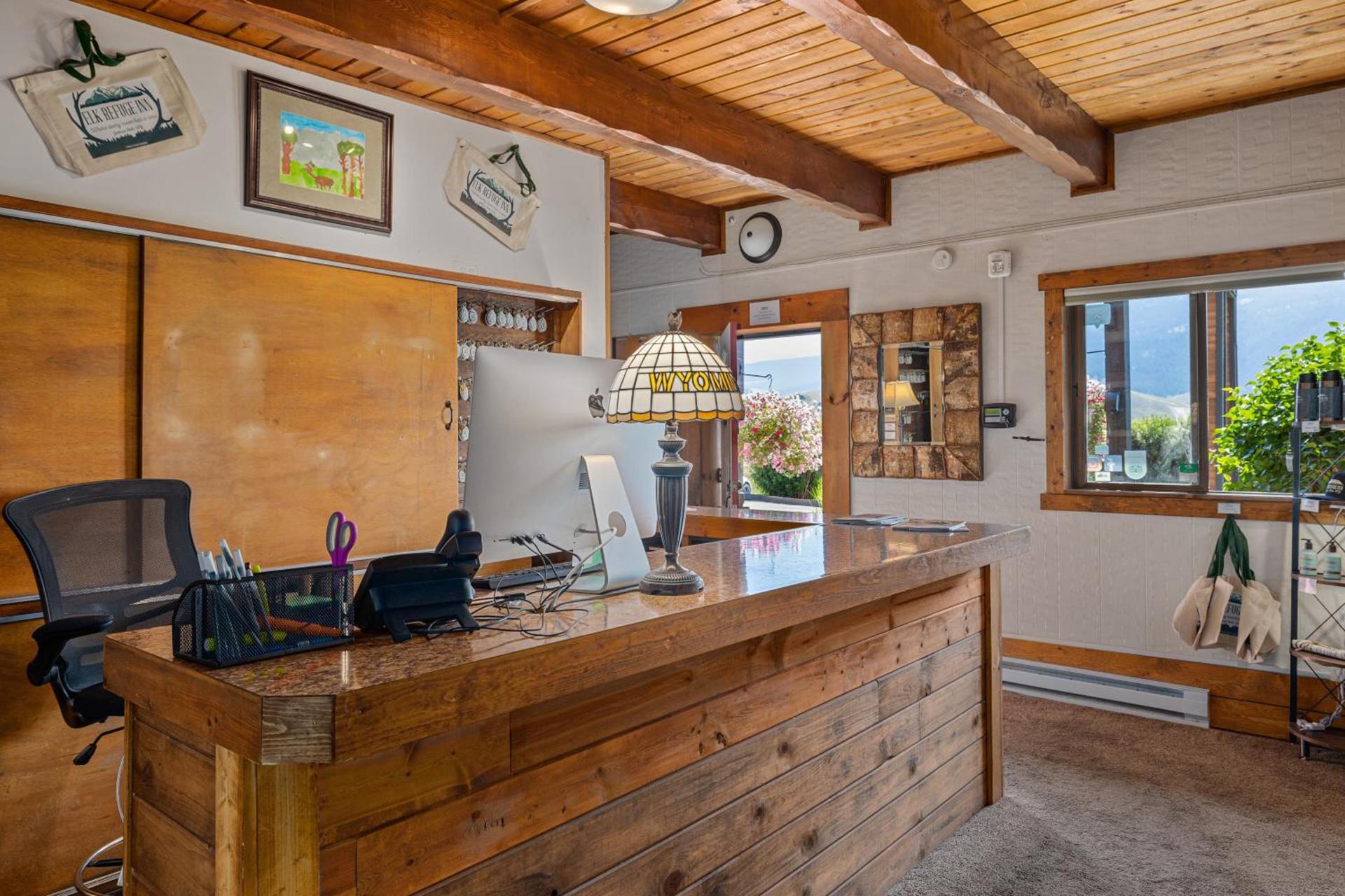 Elk Refuge Inn photo 61