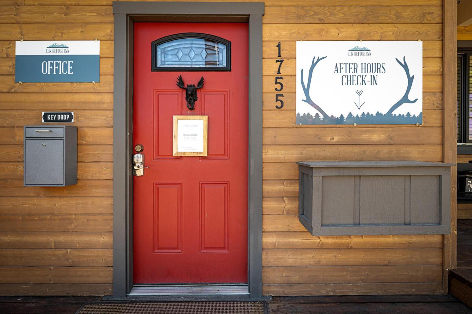 Elk Refuge Inn photo 41