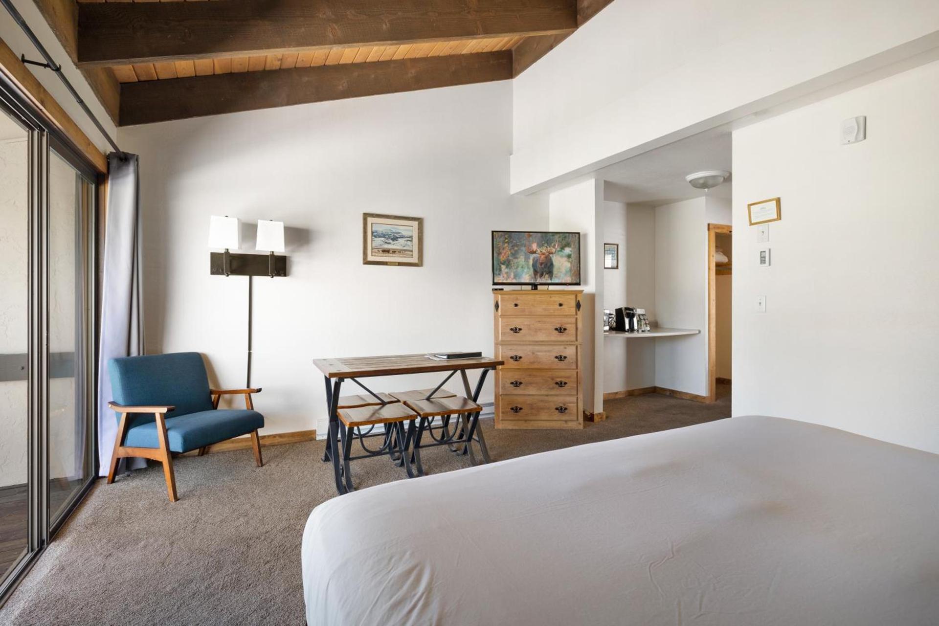 Elk Refuge Inn photo 44