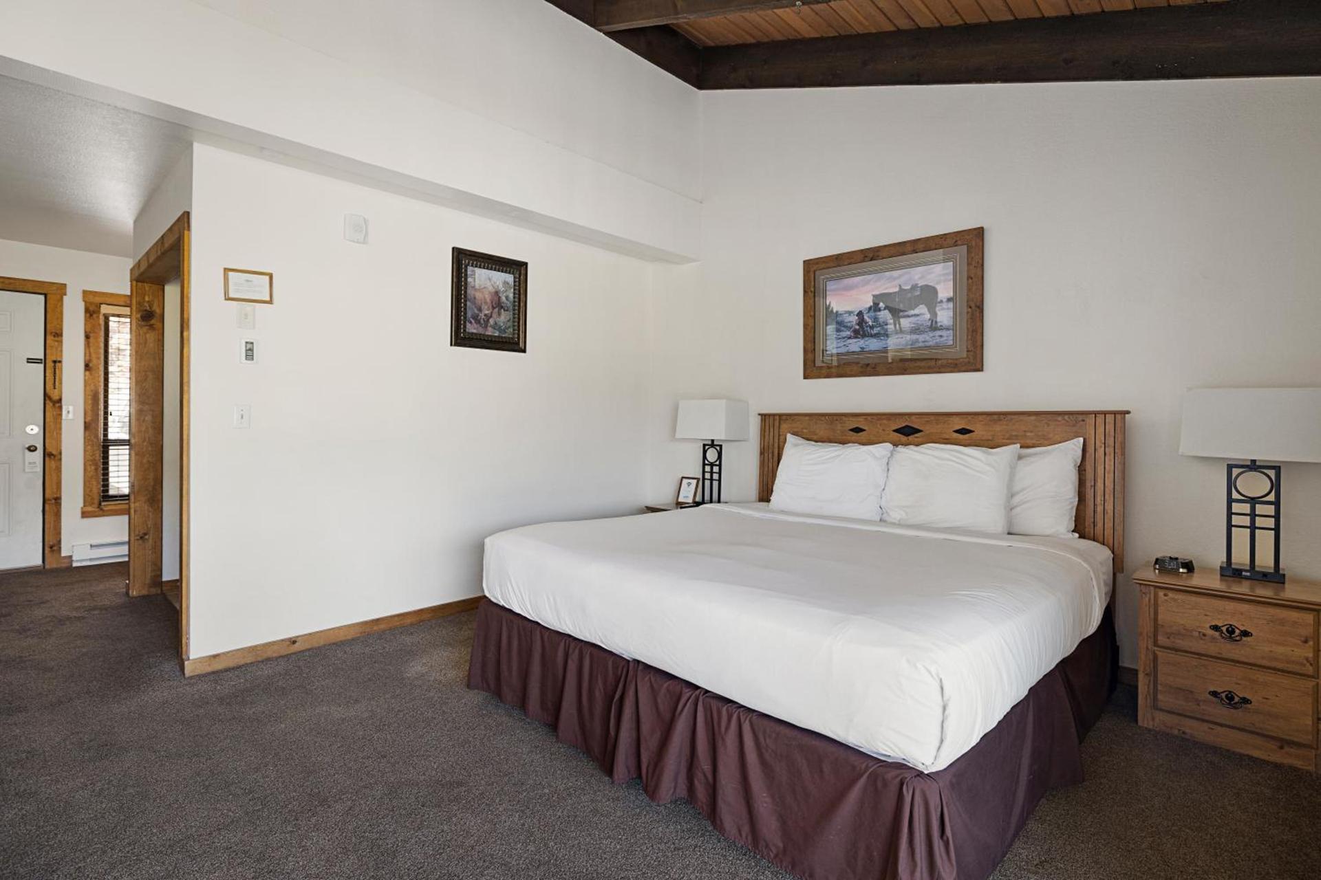 Elk Refuge Inn photo 43