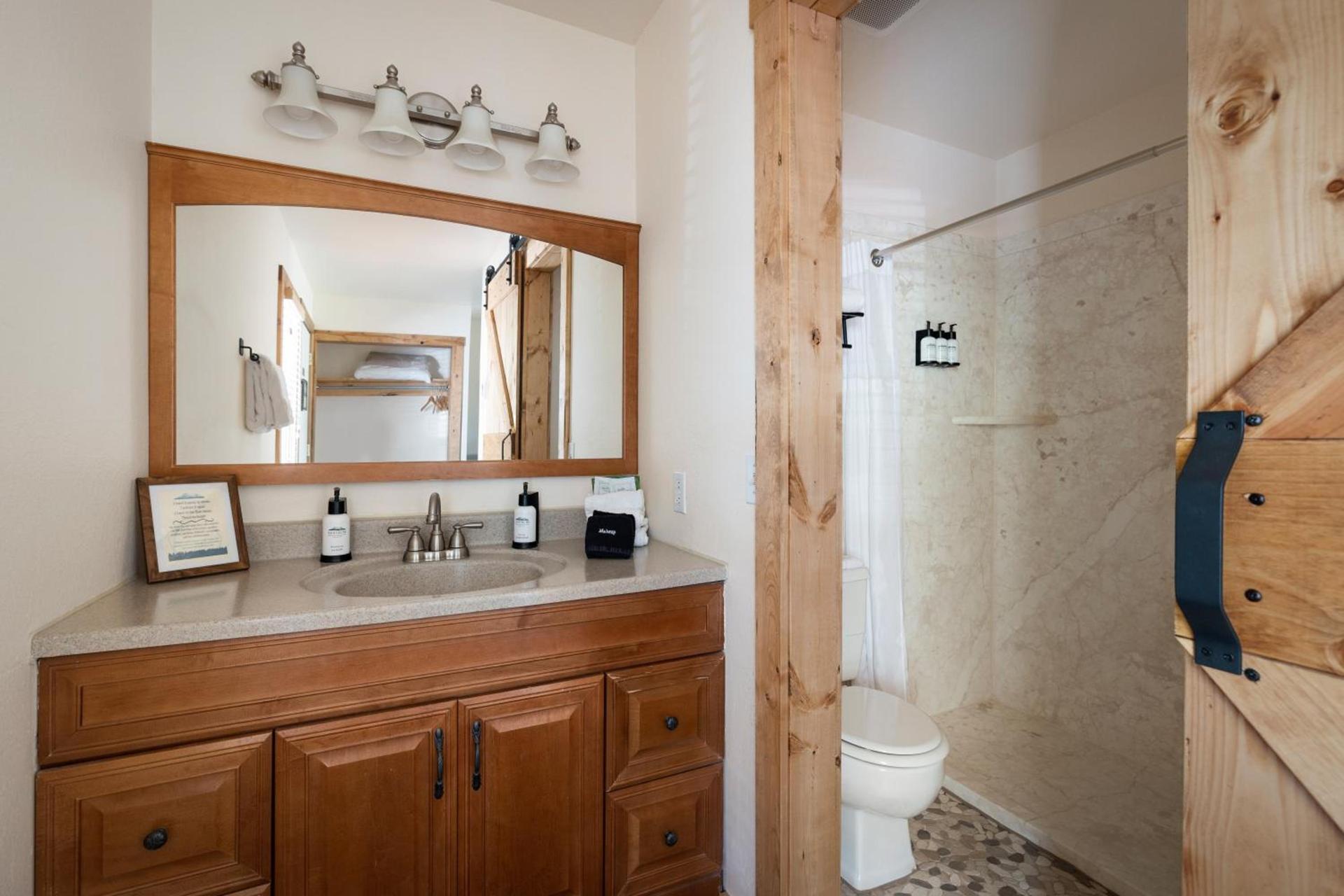 Elk Refuge Inn photo 67