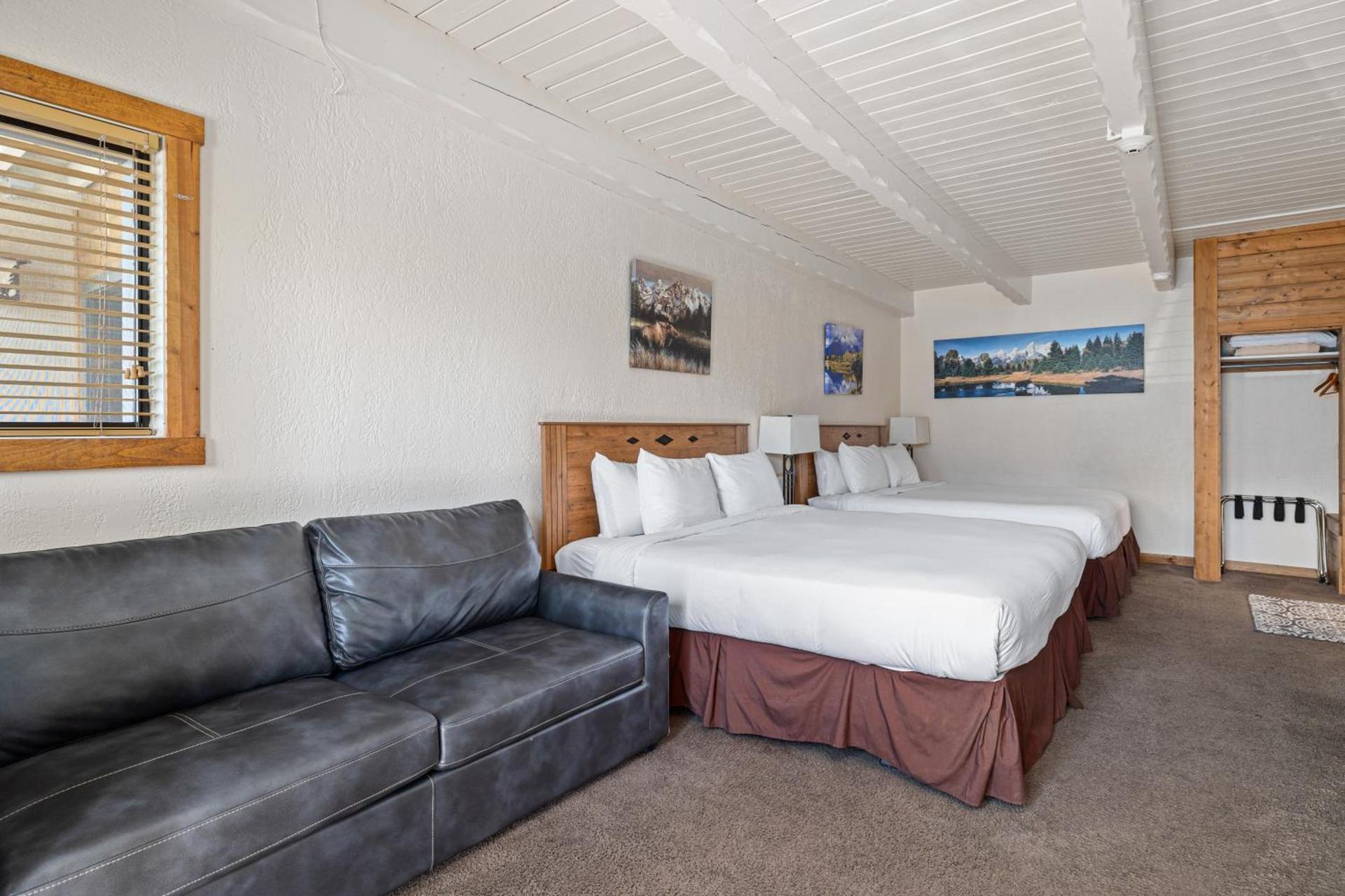 Elk Refuge Inn photo 77