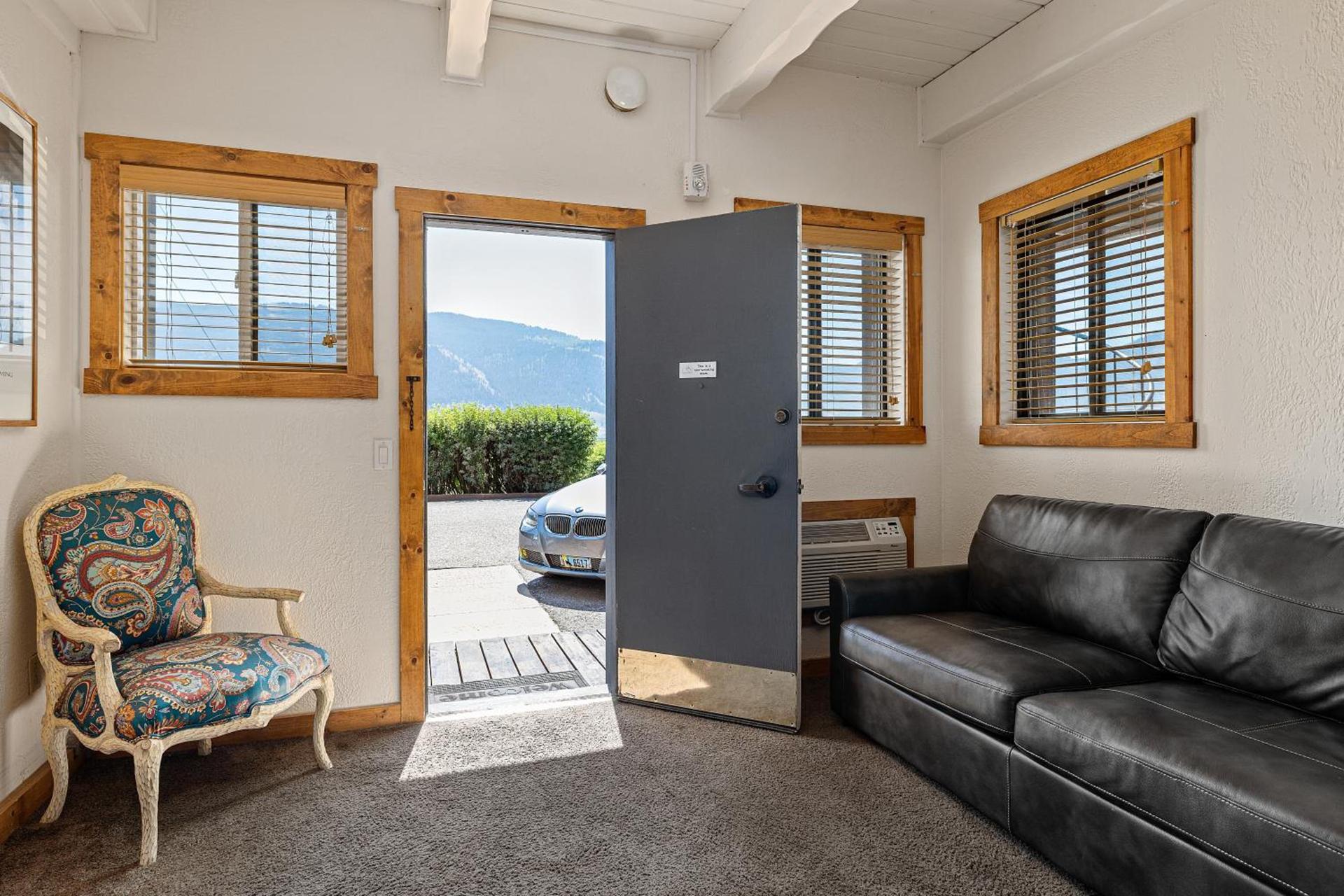 Elk Refuge Inn photo 53
