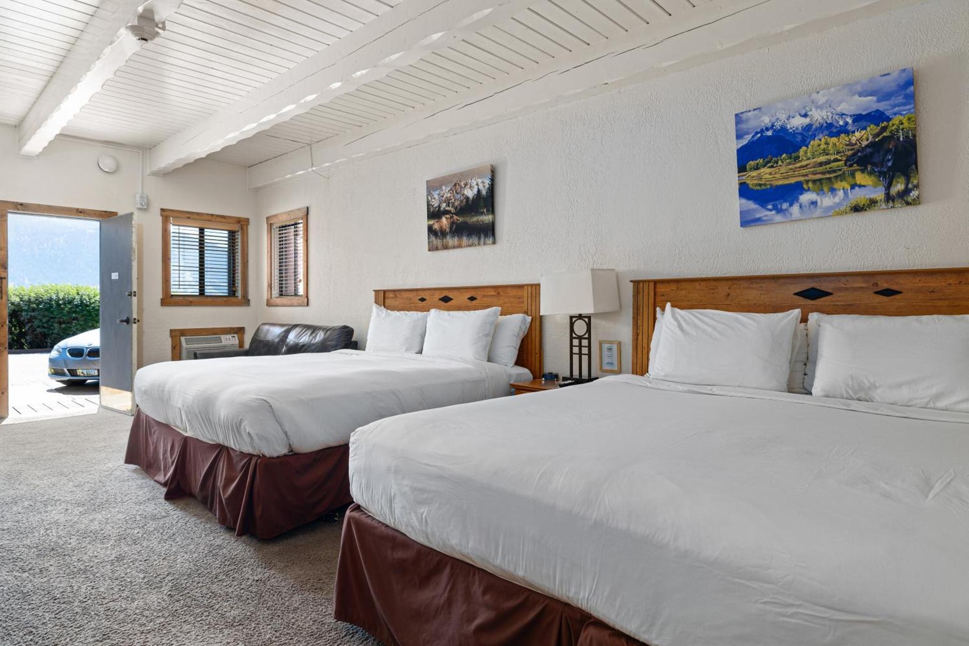 Elk Refuge Inn photo 73