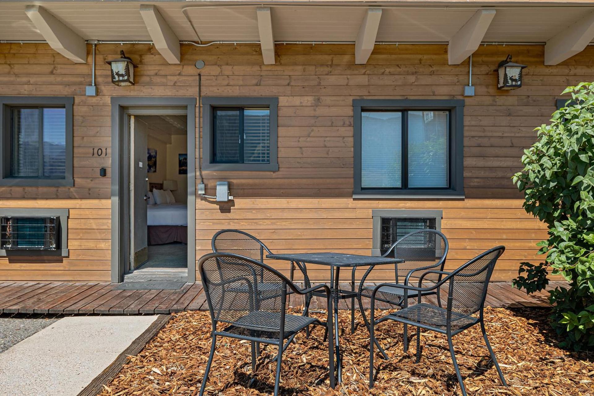Elk Refuge Inn photo 74
