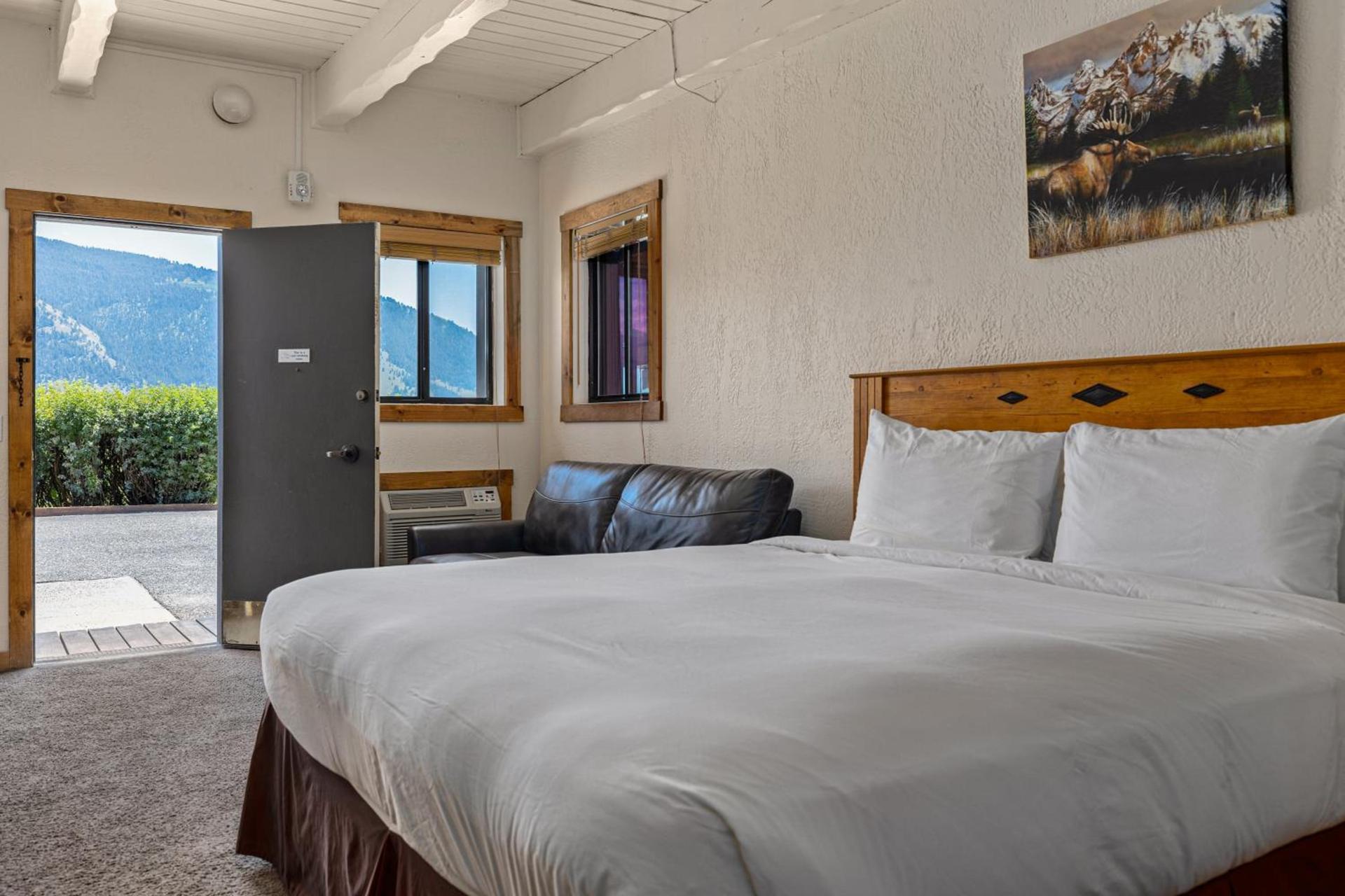 Elk Refuge Inn photo 78
