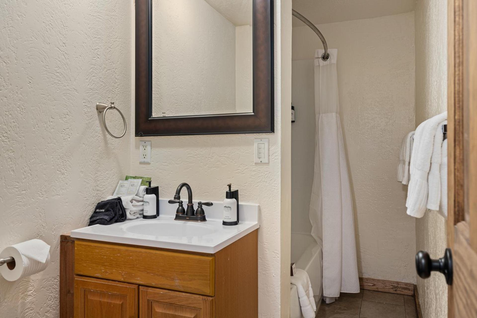 Elk Refuge Inn photo 95