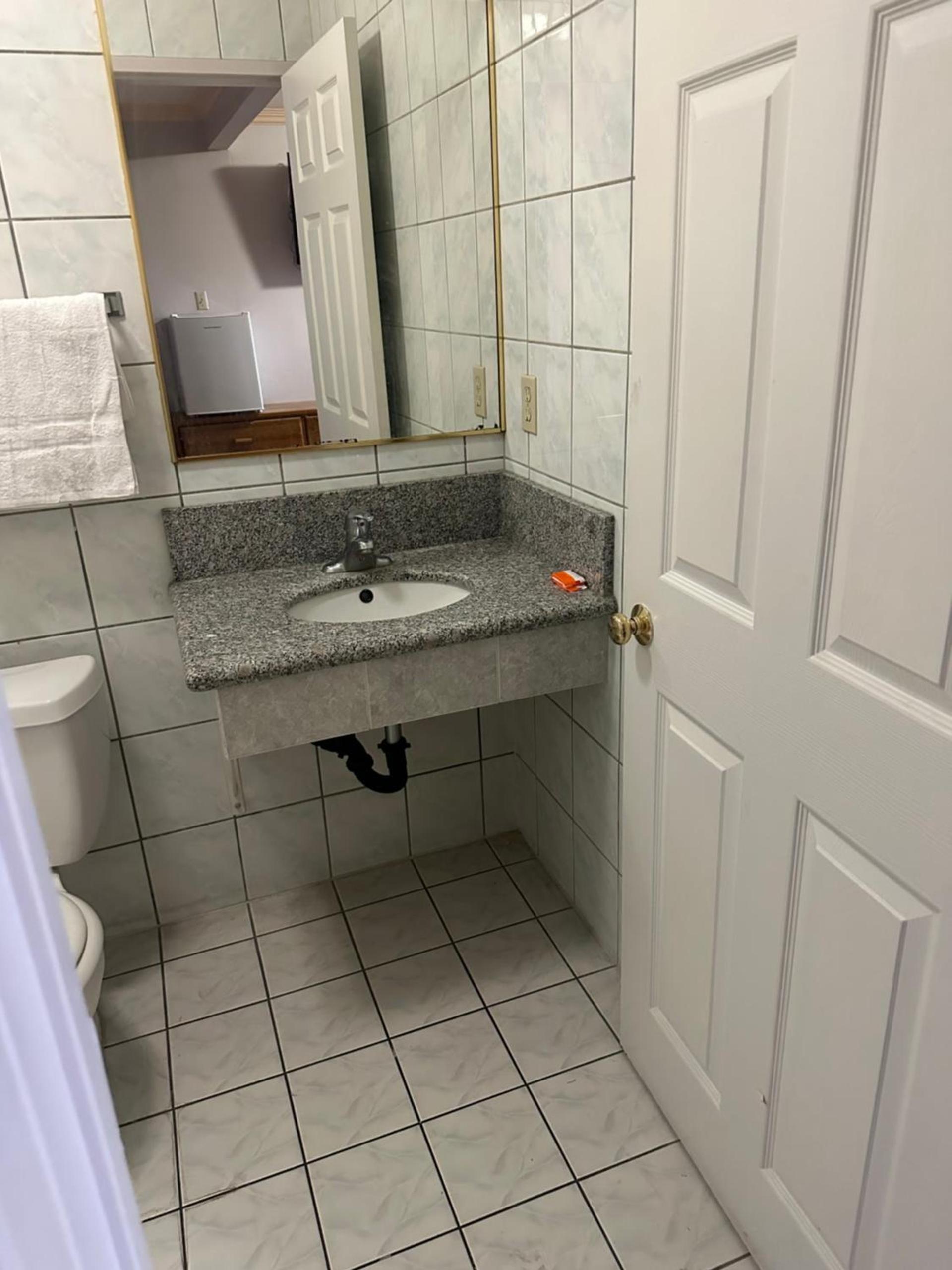 Plaza Inn Motel - Los Angeles area photo 18