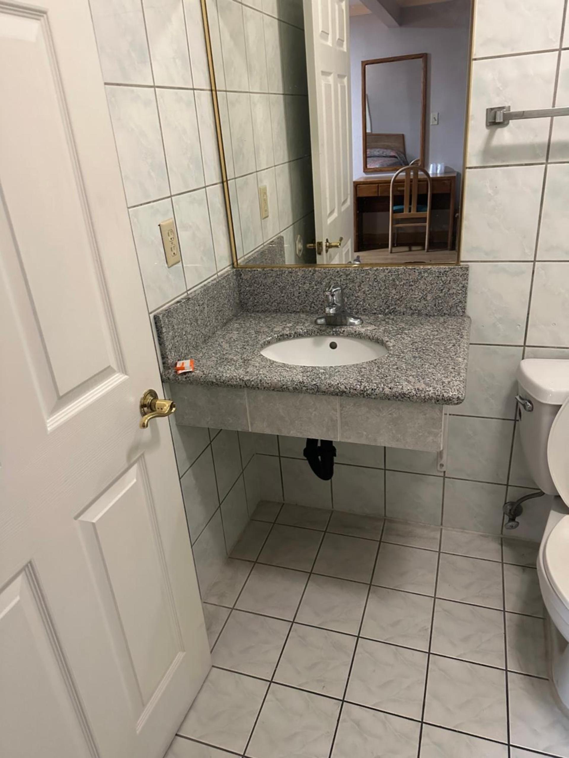 Plaza Inn Motel - Los Angeles area photo 19