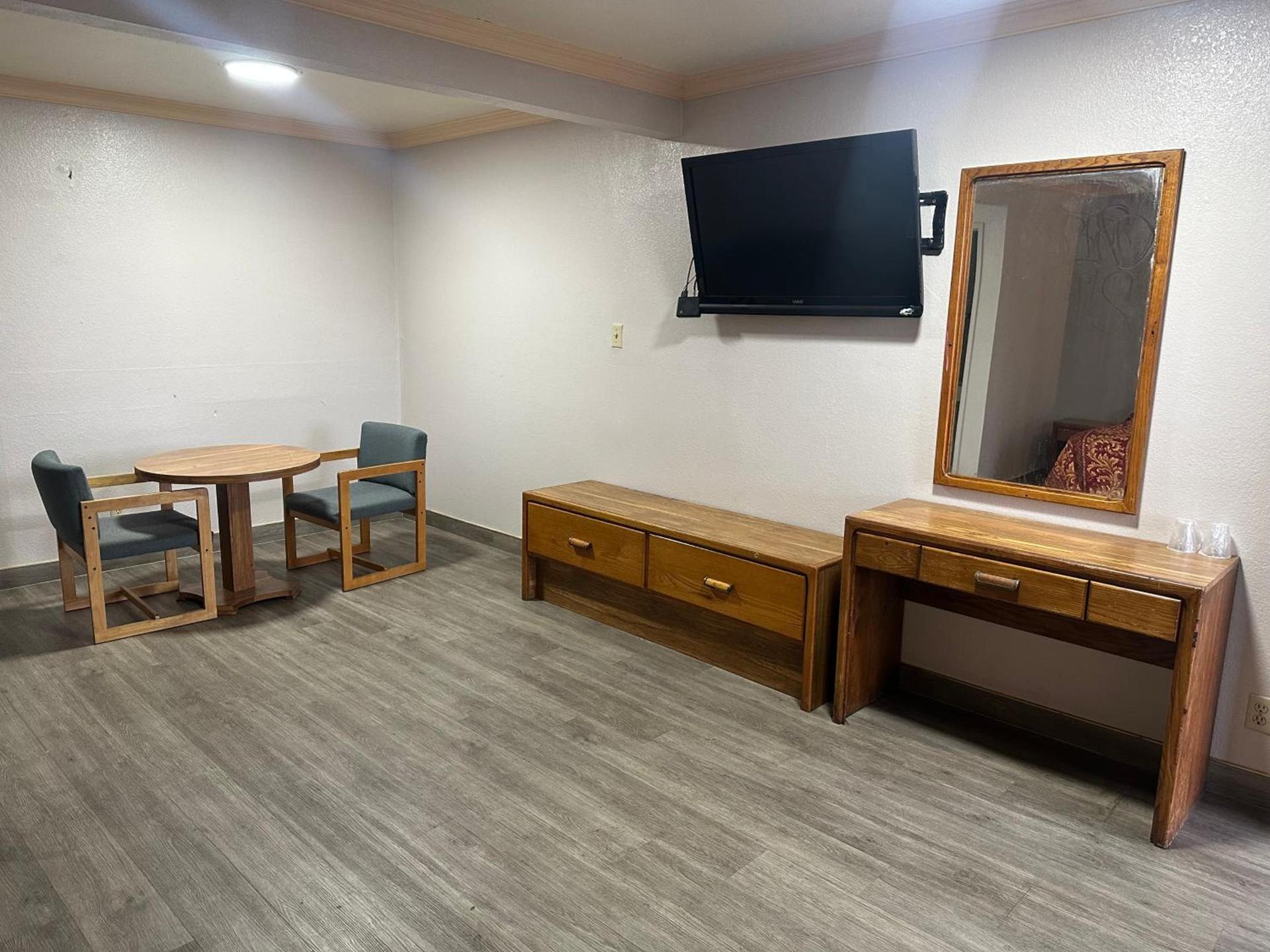 Plaza Inn Motel - Los Angeles area photo 13