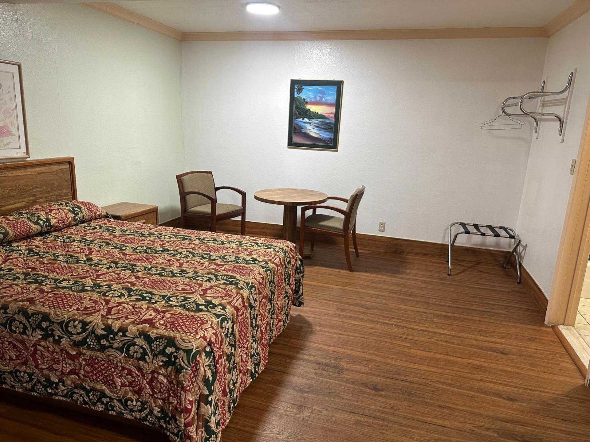 Plaza Inn Motel - Los Angeles area photo 8