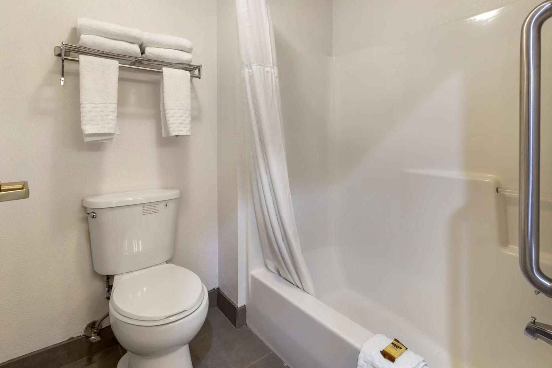 Best Western Plus South Hill Inn photo 40