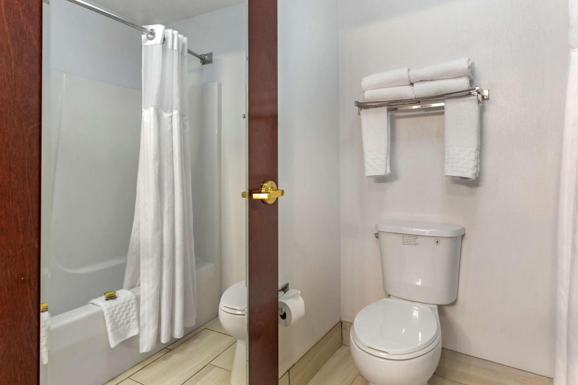 Best Western Plus South Hill Inn photo 41