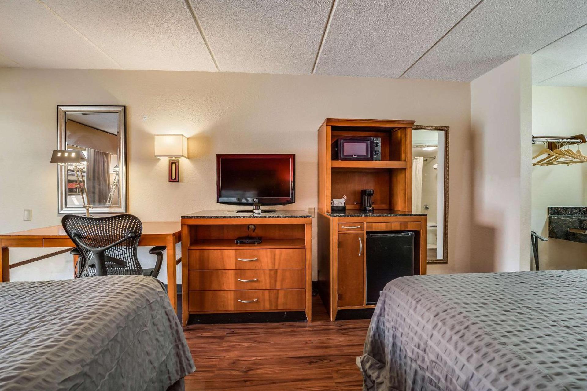 Econo Lodge Inn & Suites Griffin North photo 4