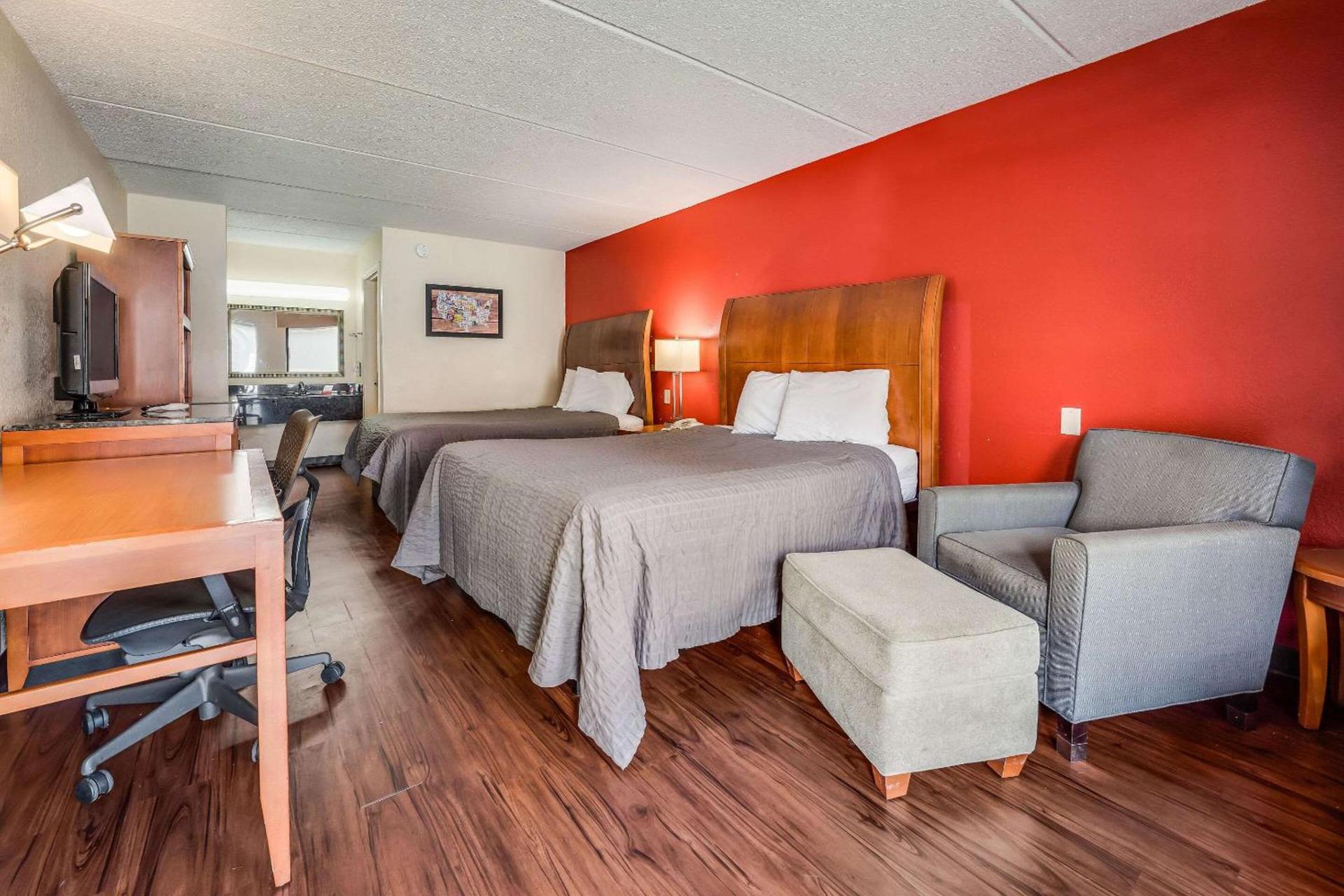 Econo Lodge Inn & Suites Griffin North photo 5