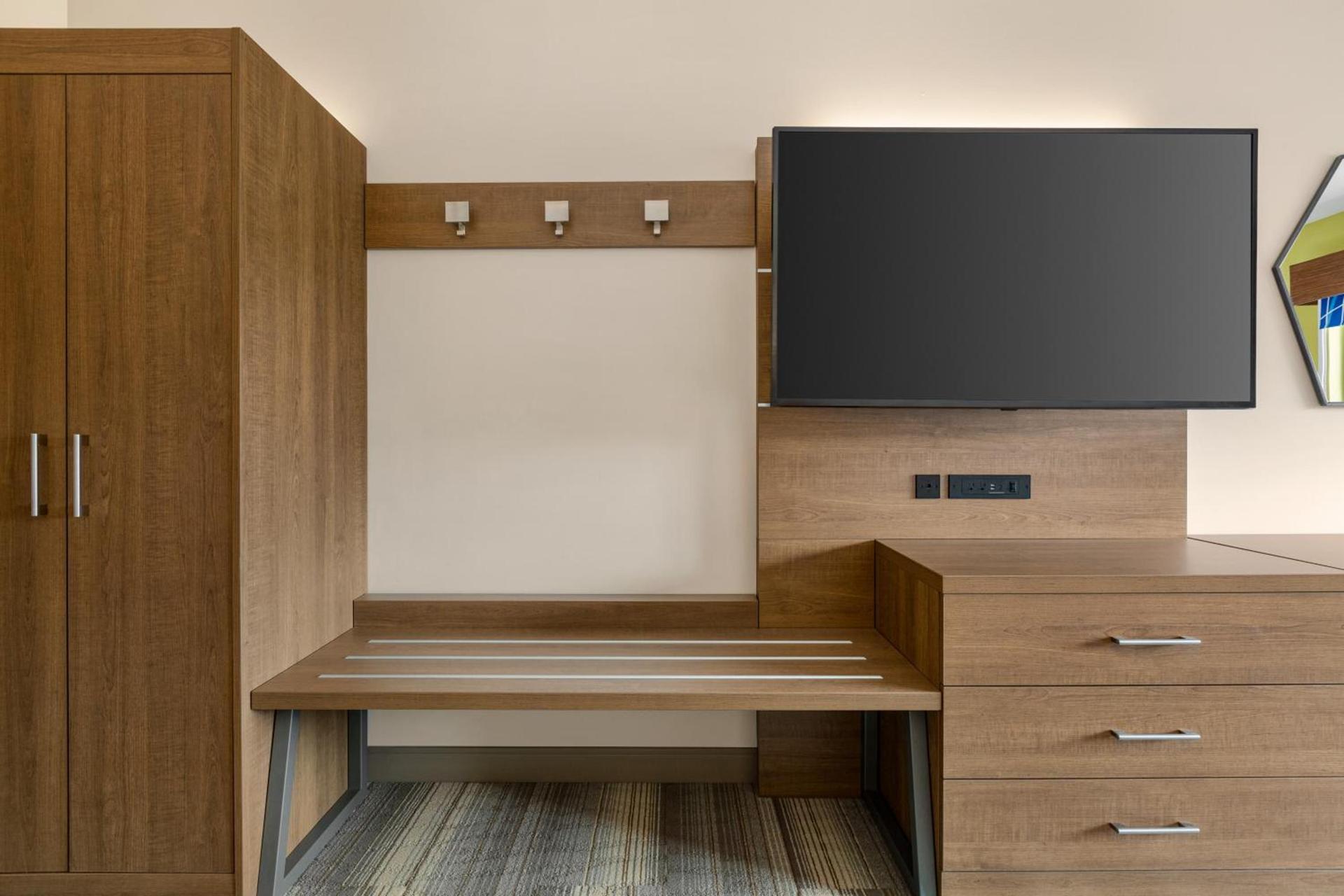 Holiday Inn Express & Suites - Ukiah by IHG photo 40