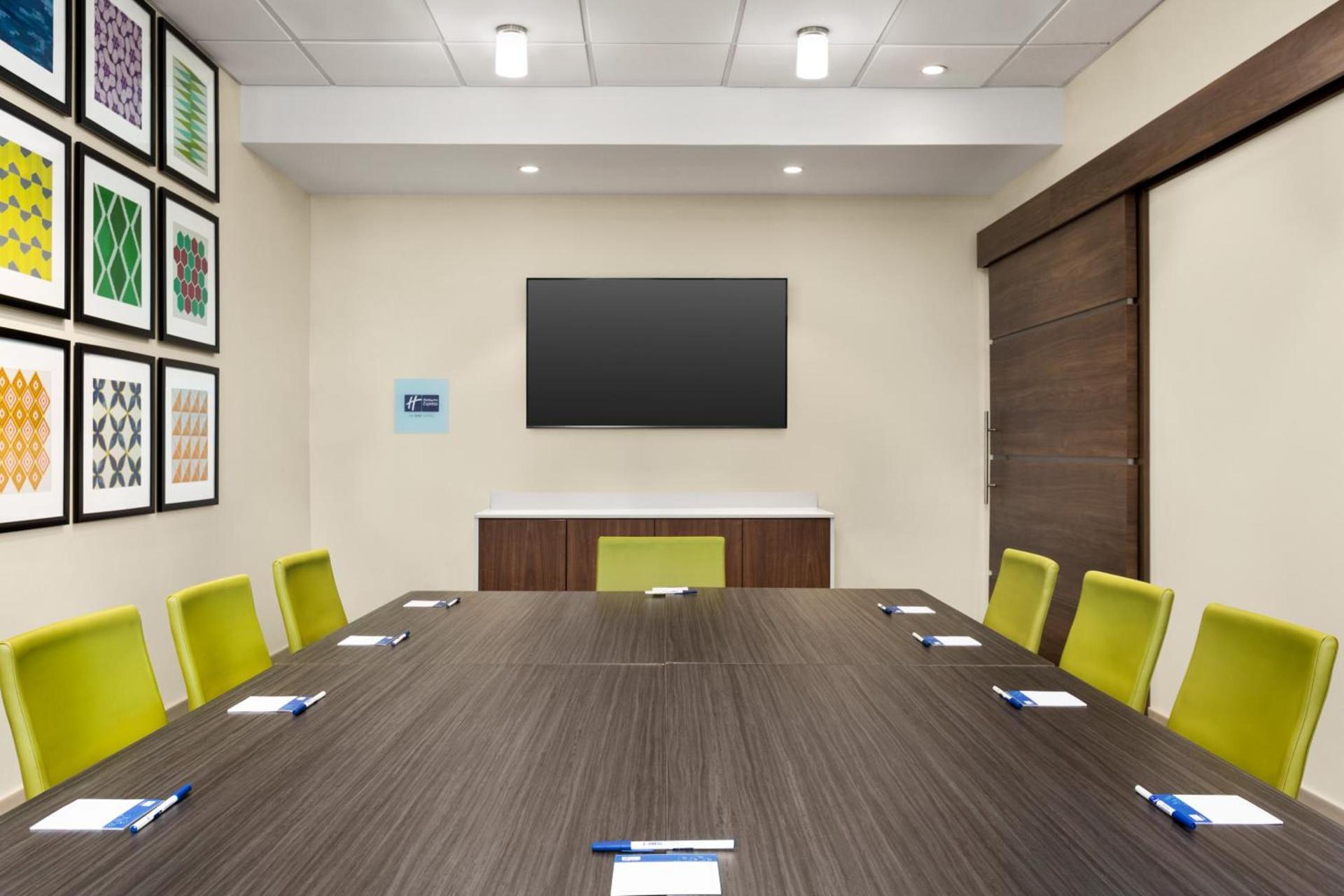Holiday Inn Express & Suites - Ukiah by IHG photo 16