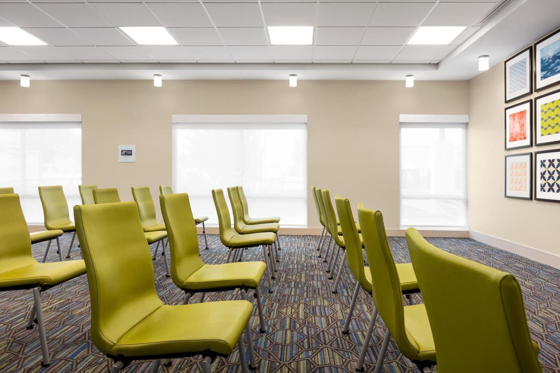 Holiday Inn Express & Suites - Ukiah by IHG photo 20