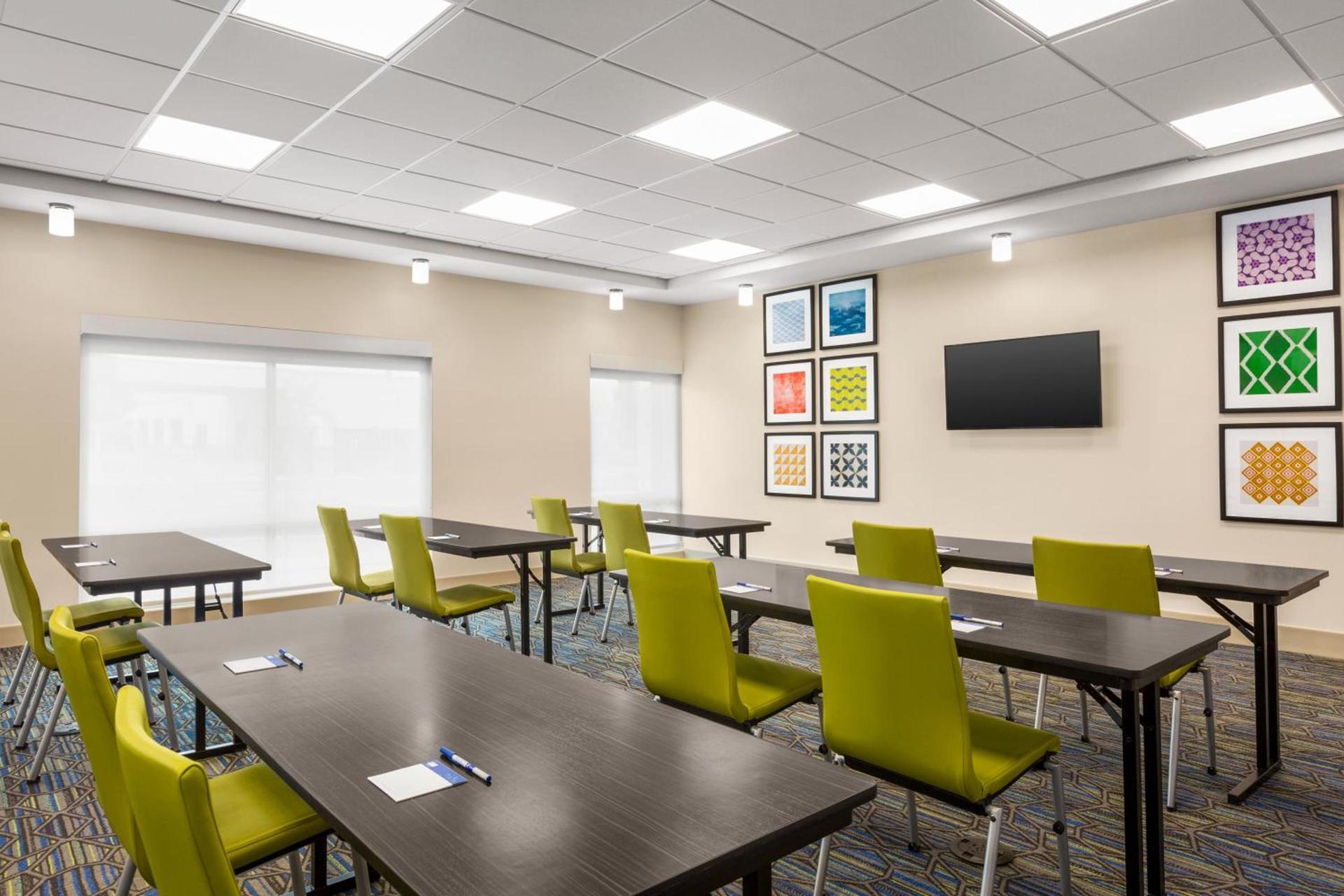 Holiday Inn Express & Suites - Ukiah by IHG photo 23