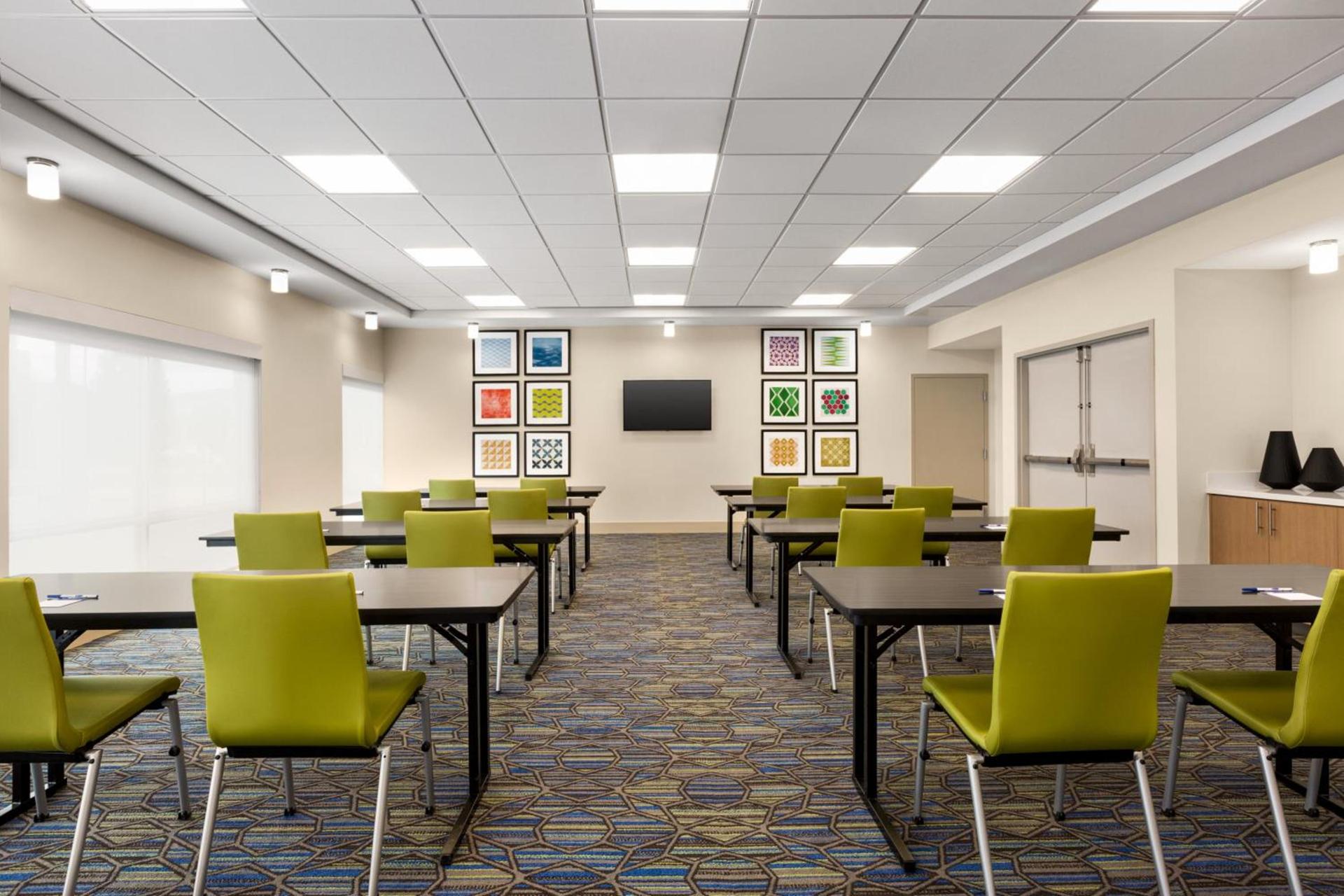 Holiday Inn Express & Suites - Ukiah by IHG photo 17