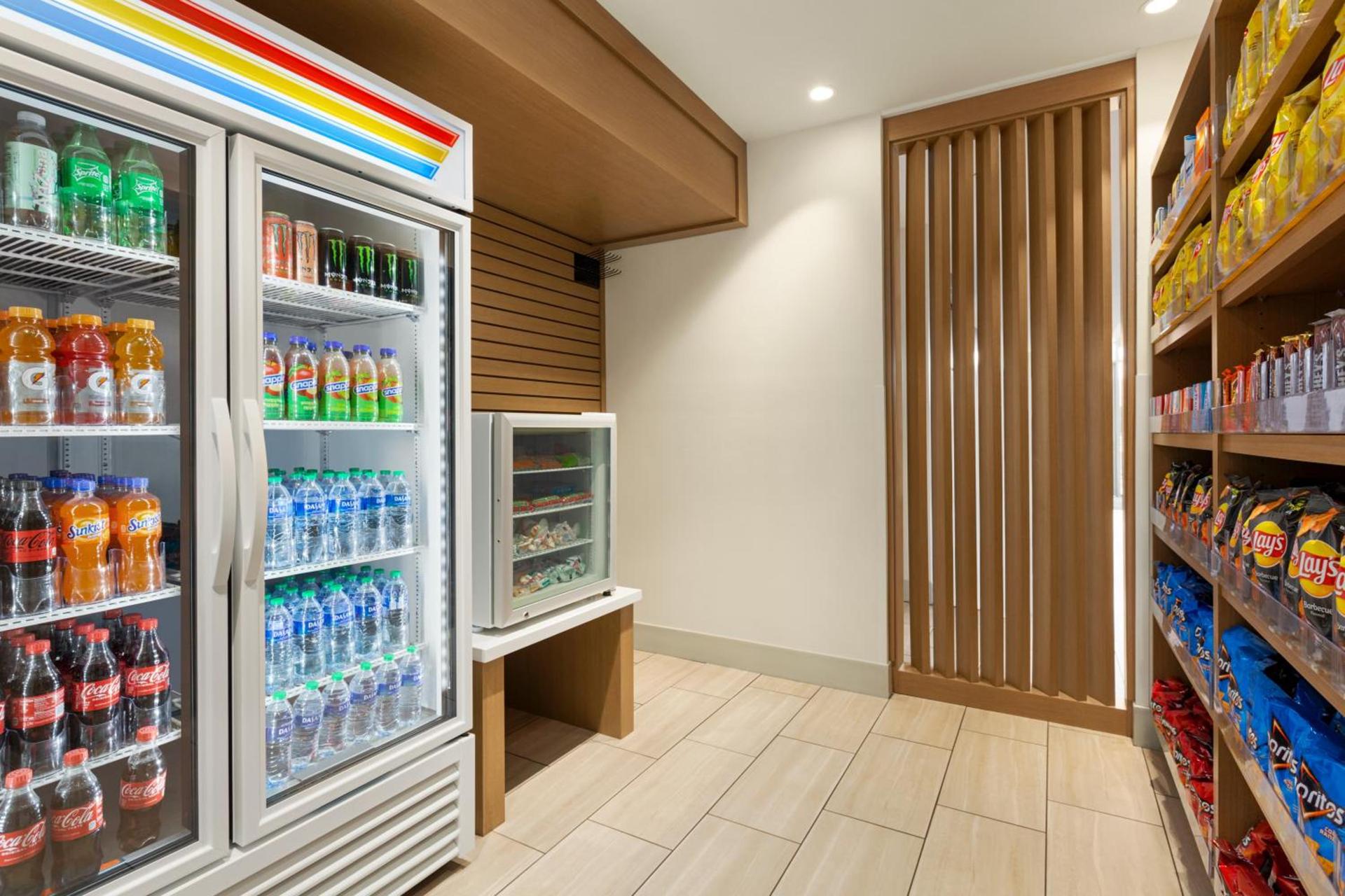 Holiday Inn Express & Suites - Ukiah by IHG photo 8