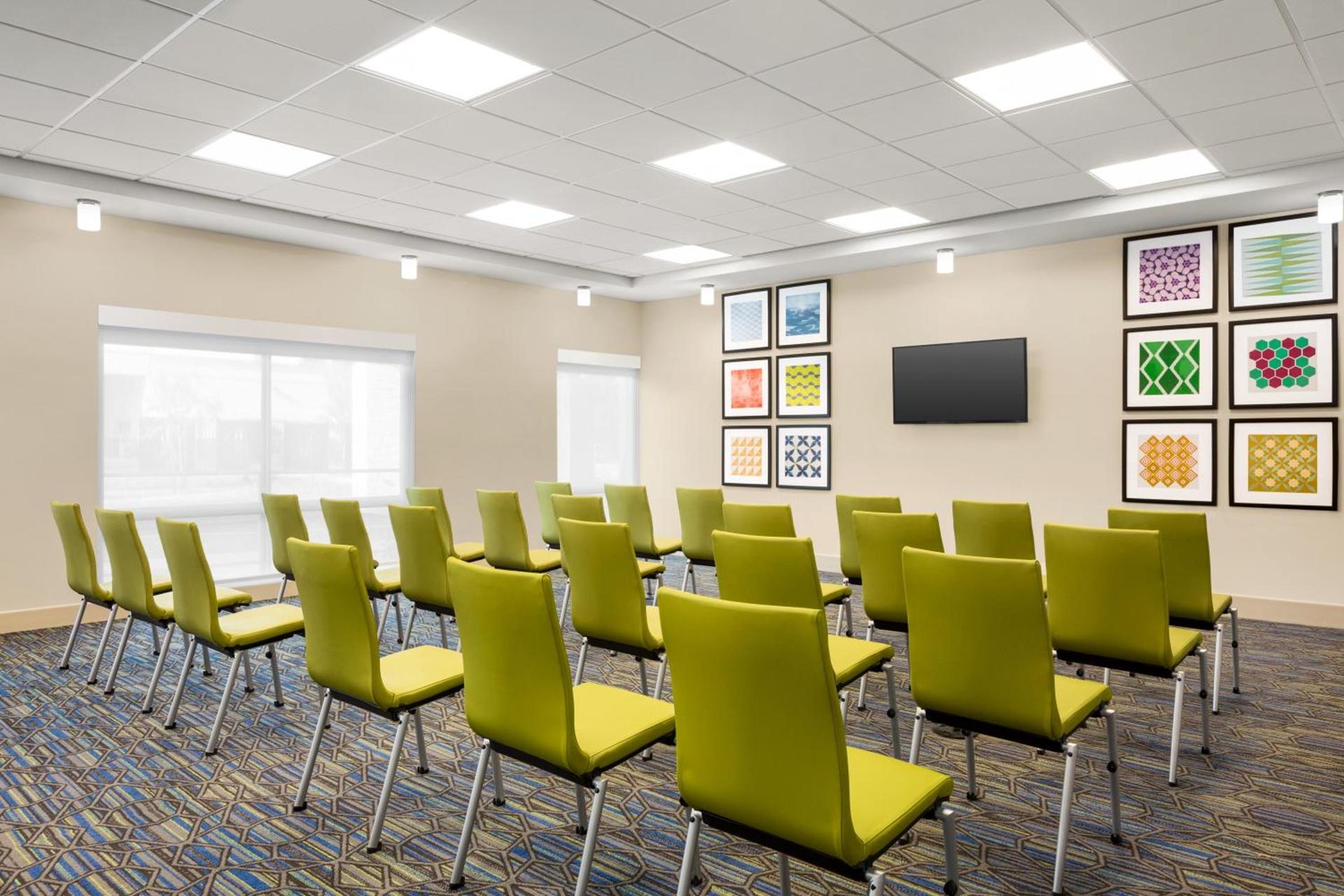 Holiday Inn Express & Suites - Ukiah by IHG photo 22