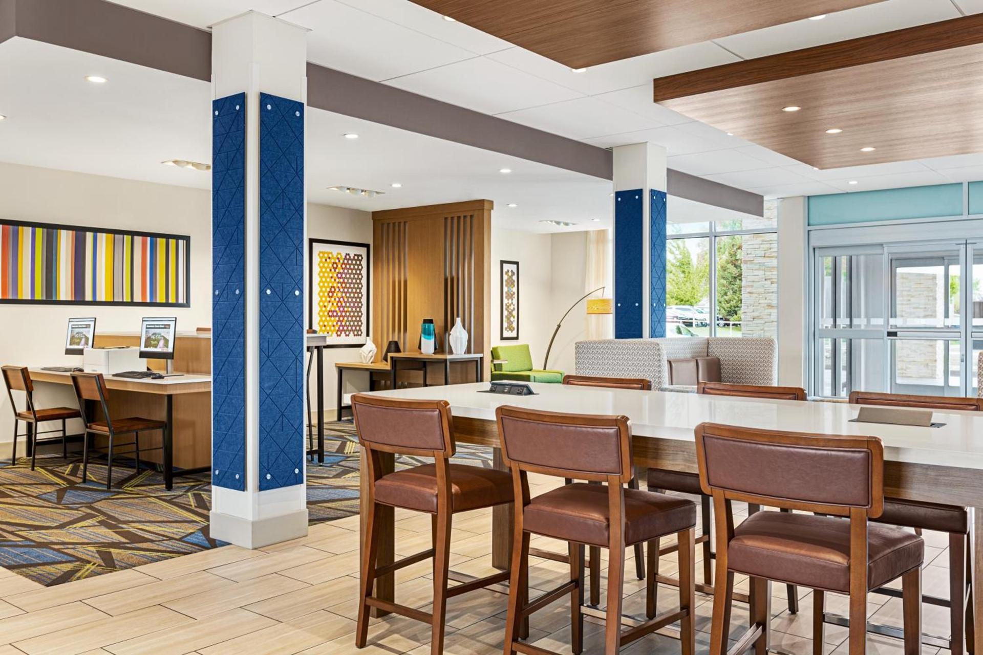 Holiday Inn Express & Suites - Ukiah by IHG photo 13