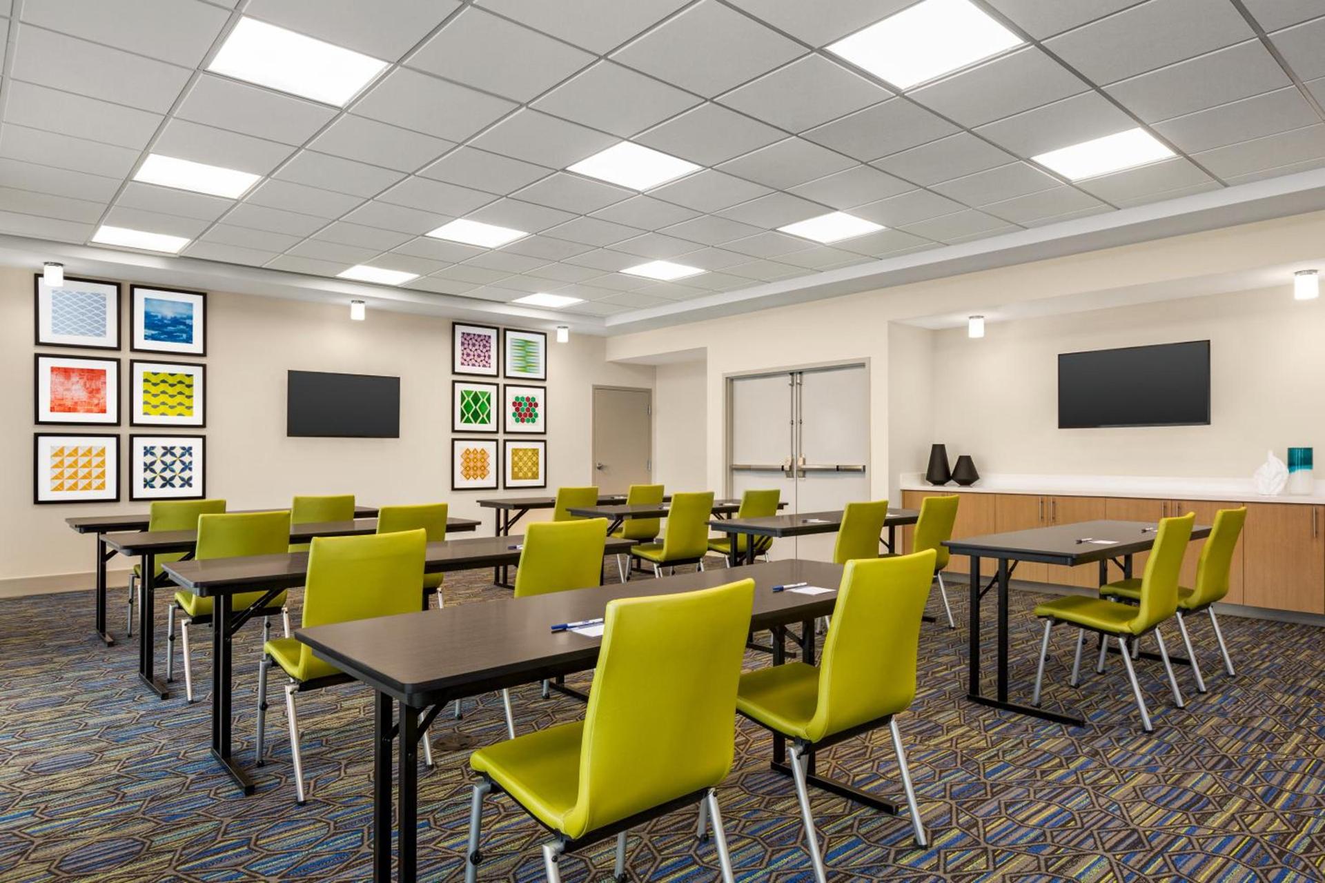 Holiday Inn Express & Suites - Ukiah by IHG photo 19