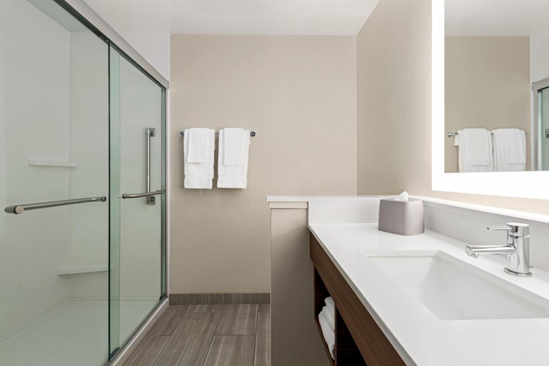 Holiday Inn Express & Suites - Ukiah by IHG photo 44