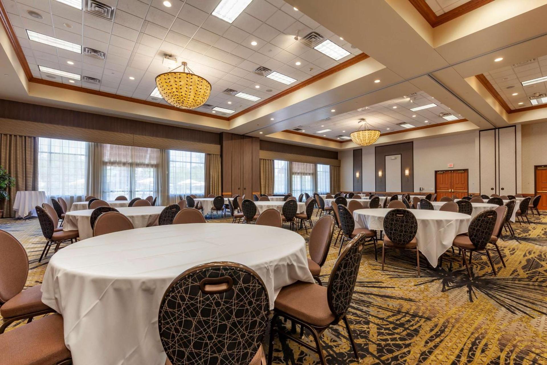 Best Western Premier Bridgewood Hotel Resort photo 40