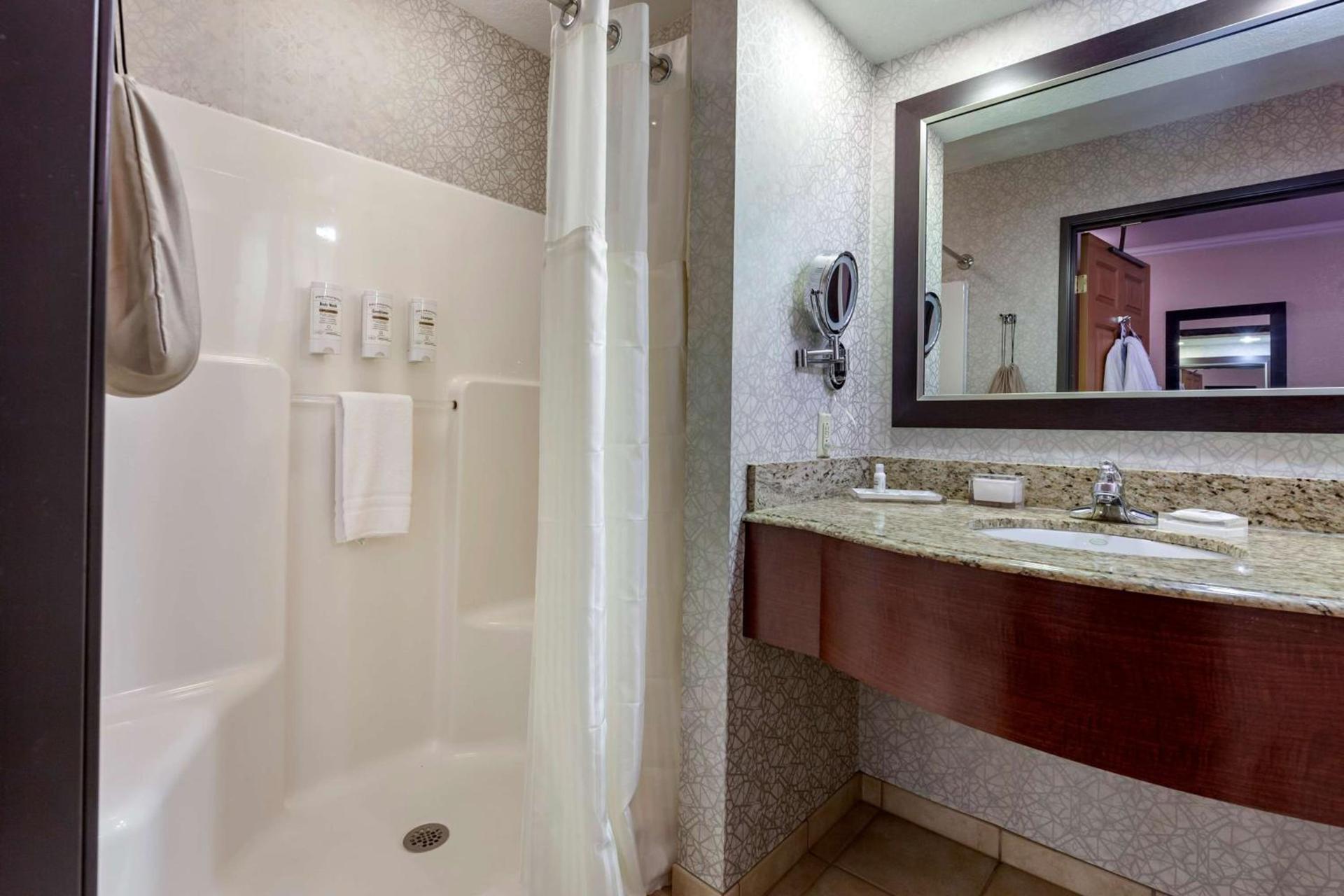 Best Western Premier Bridgewood Hotel Resort photo 29