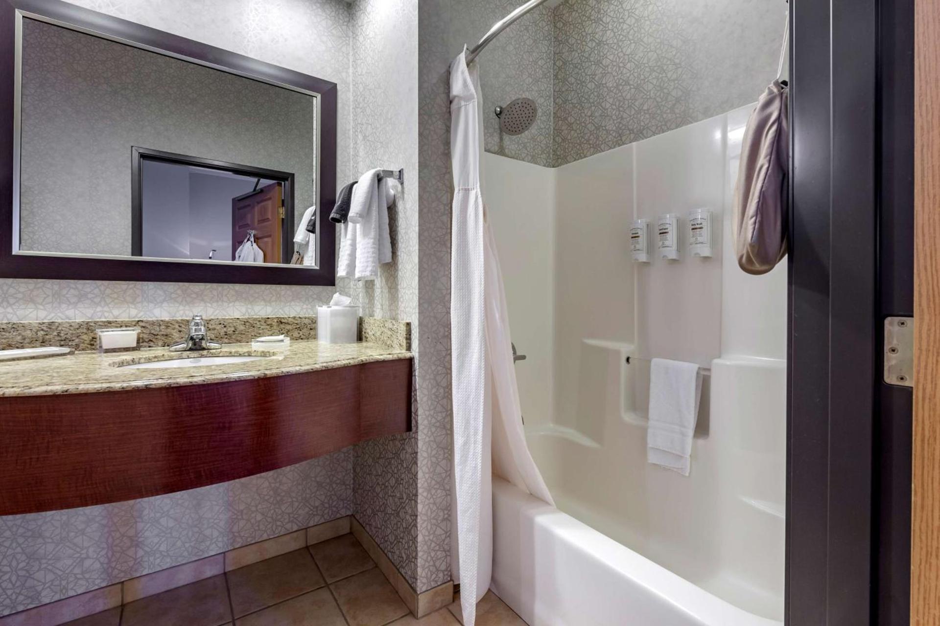 Best Western Premier Bridgewood Hotel Resort photo 24