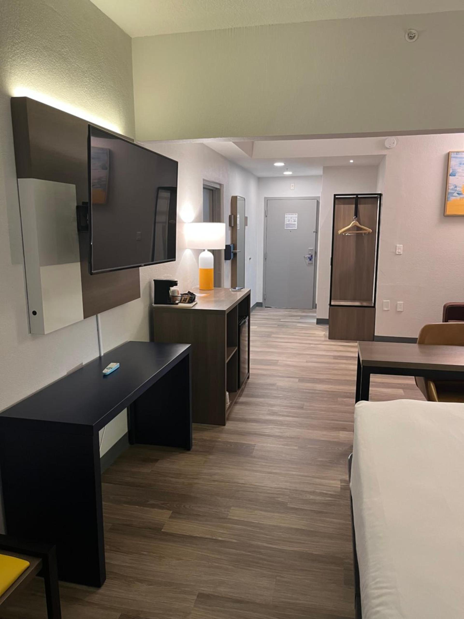 Comfort Suites Clearwater - Dunedin photo 25