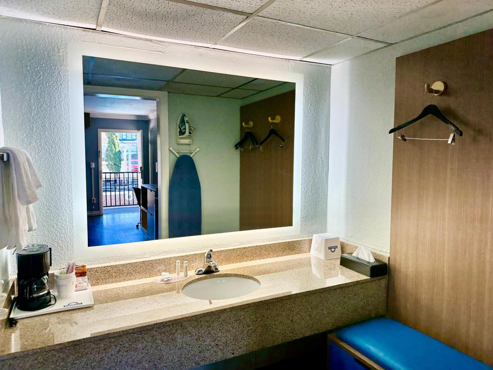Days Inn by Wyndham Pensacola - Historic Downtown photo 43