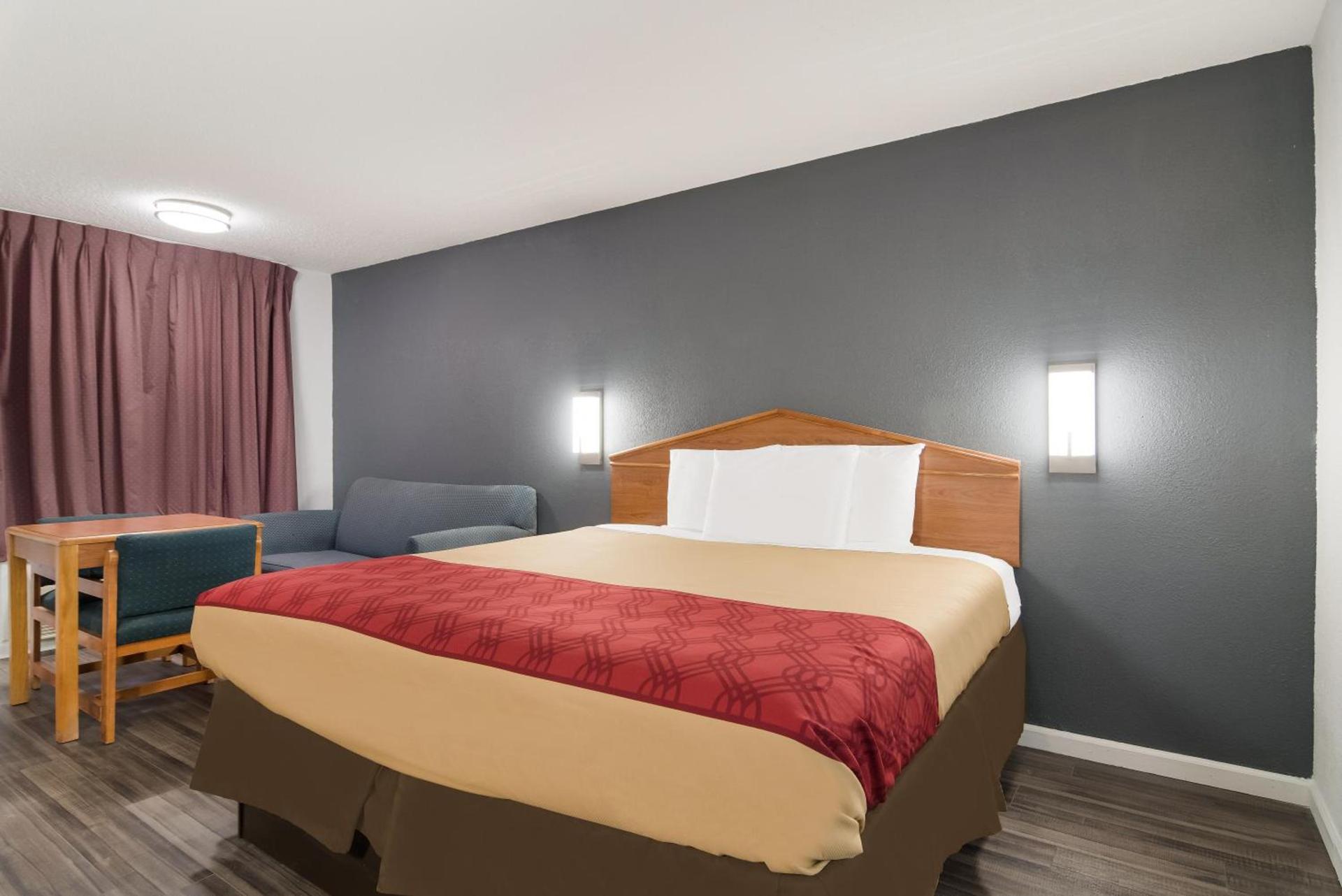 Econo Lodge Calhoun North Damascus photo 35