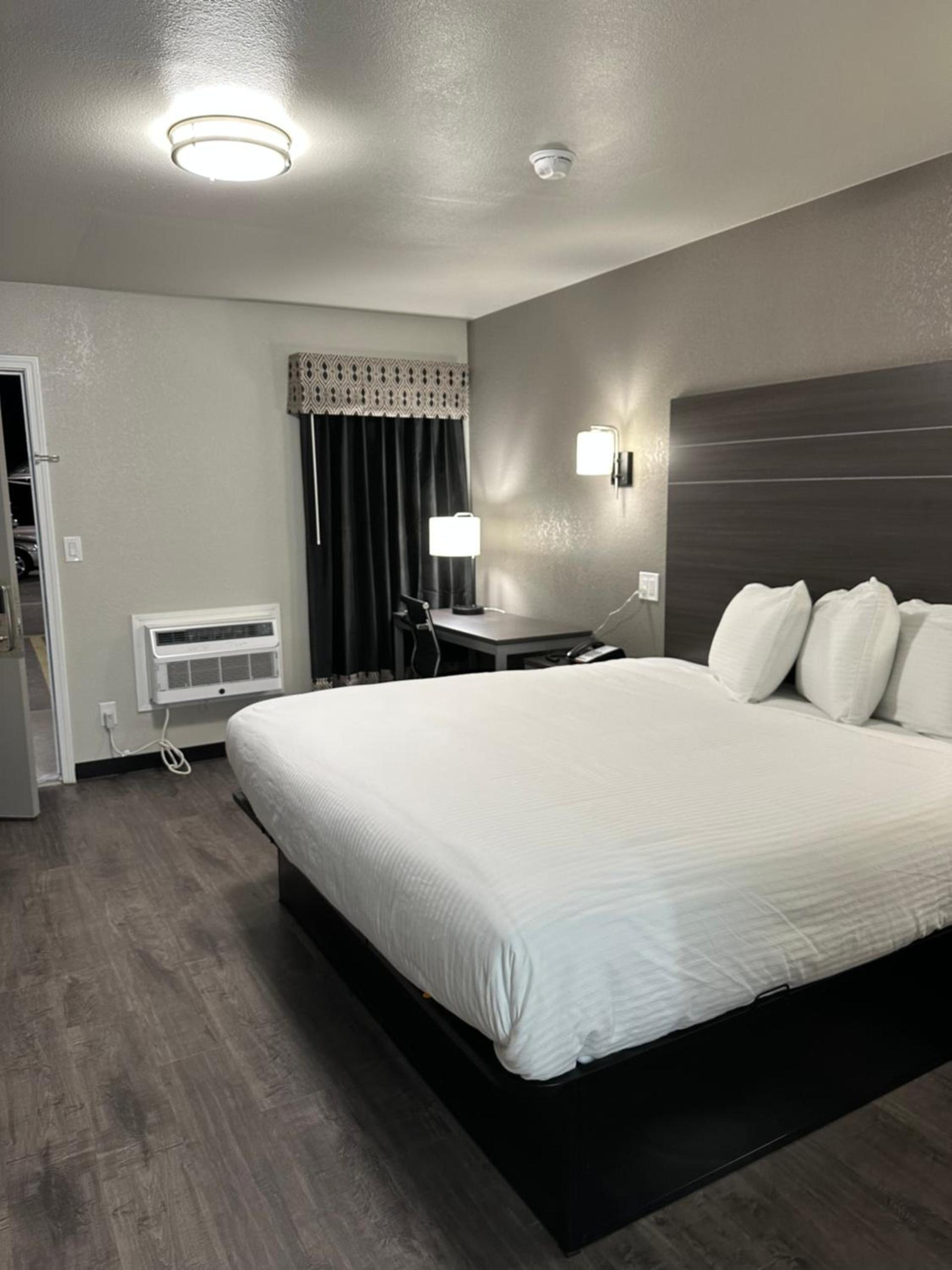 Sleepy Traveler Motel photo 20