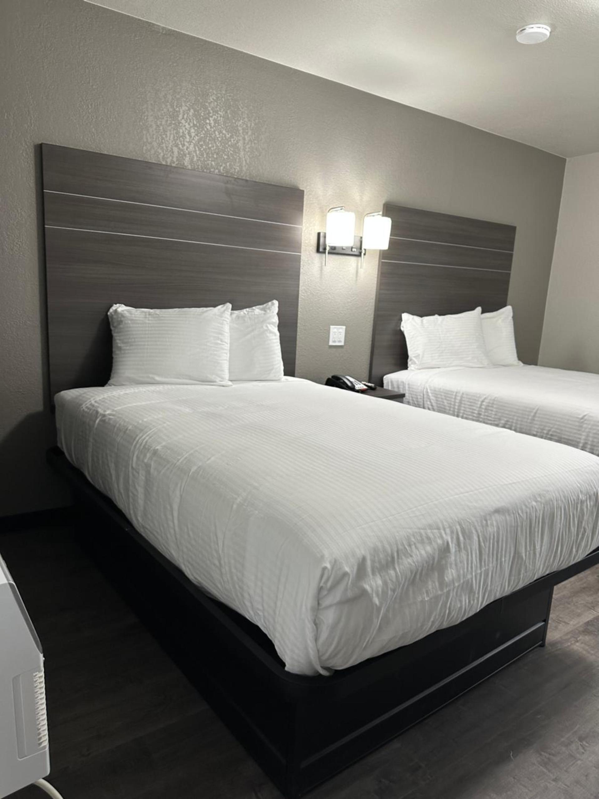 Sleepy Traveler Motel photo 16