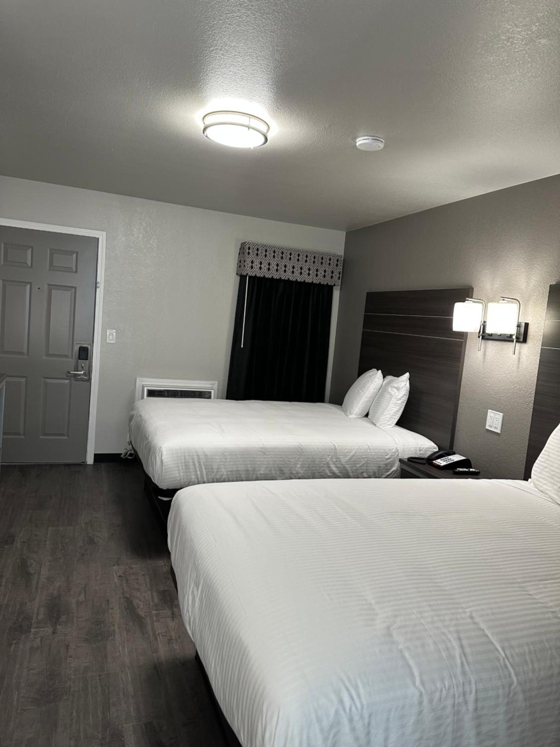 Sleepy Traveler Motel photo 32