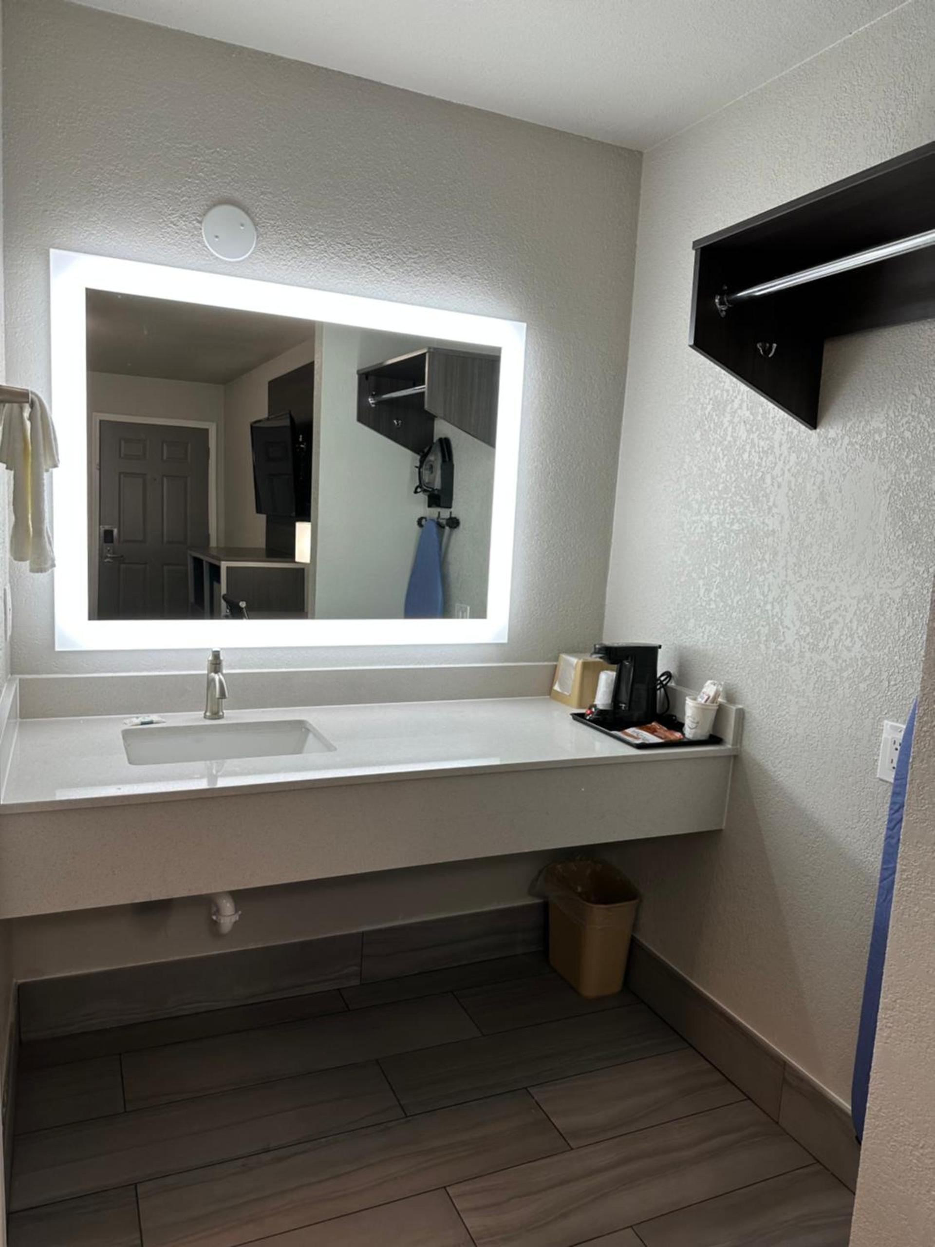 Sleepy Traveler Motel photo 5
